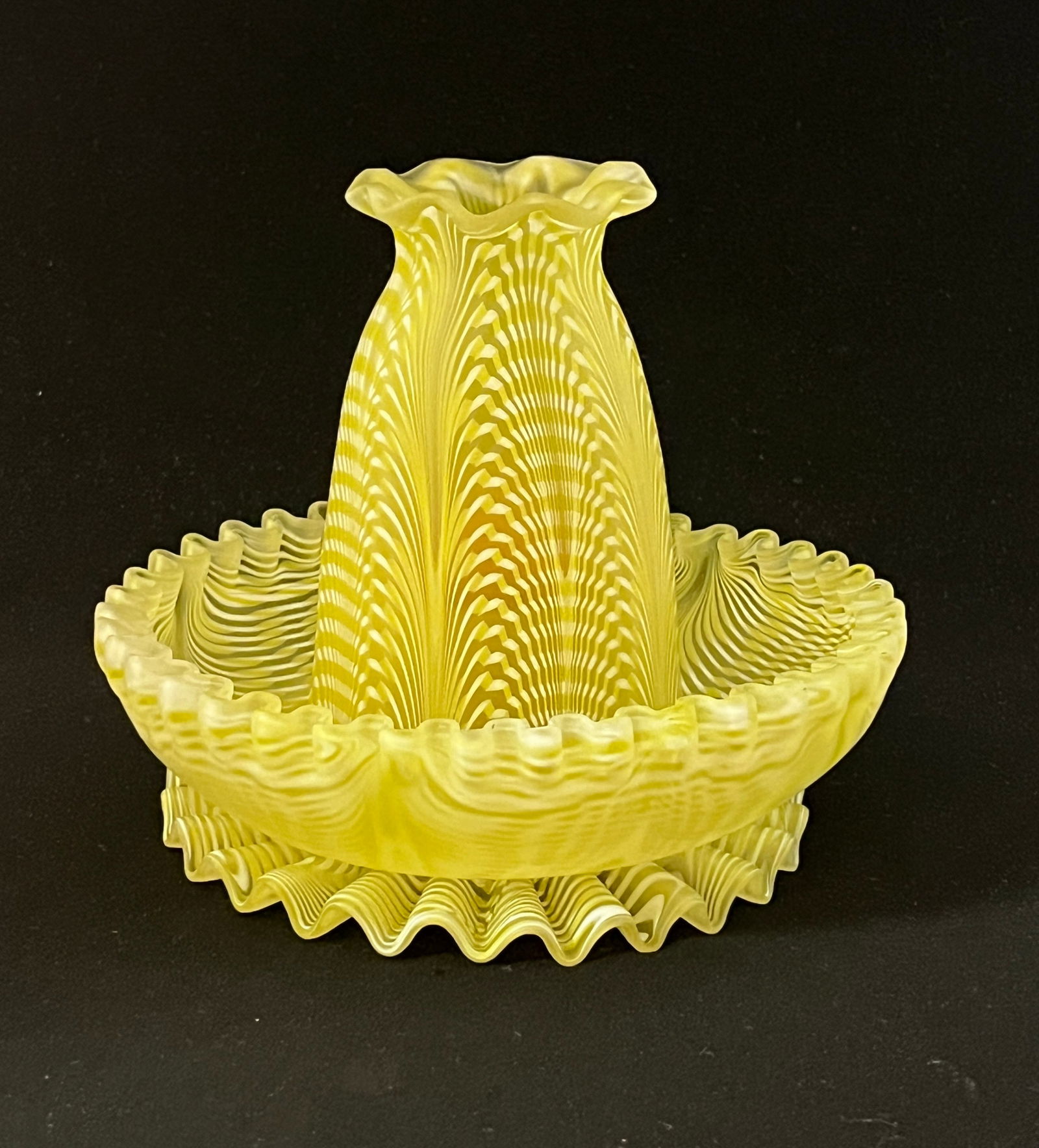 Nailsea Fairy Lamp with original candle (1 of 6)