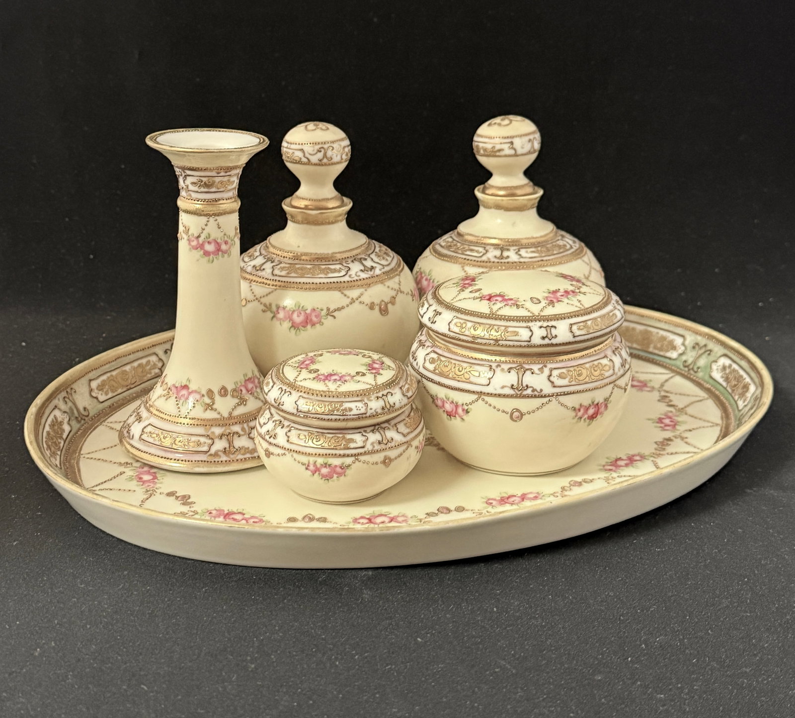 Porcelain dresser set (1 of 6)