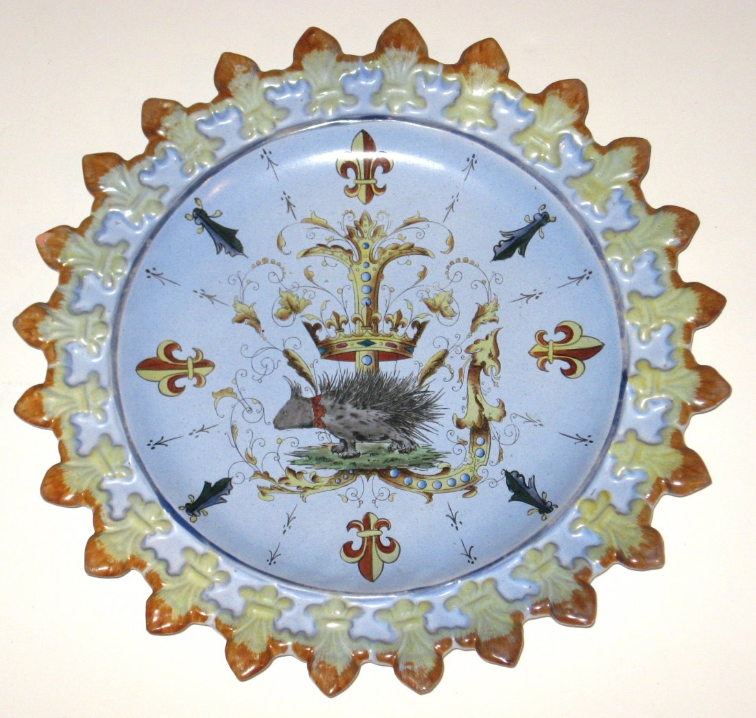 Rare French faience plate: having a molded fleur-de-lis border surrounding two-toned painted fleur-de-lis and ermine tails and small stylized ermine tails. Center motif is the Royal Crest of Louis XII, husband of Anne of Britta