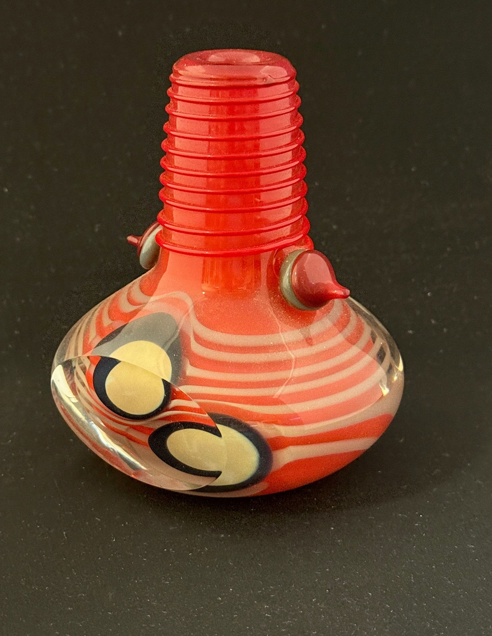 Levin Futuristic Glass Vase: Levin red glass vase in a futuristic style with moons and controlled threading, signed Robert Levin 1981; 5 1/2" ht. CONDITION: no chips, cracks, repairs, or material defects found, Jaremos attempts t