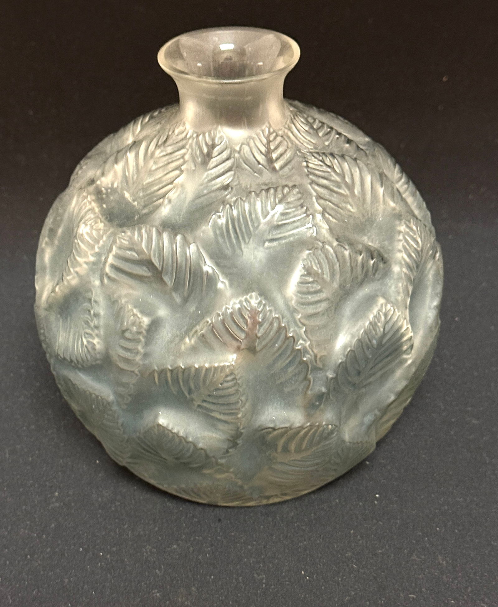 R. Lalique Ormeaux Vase (1 of 5)