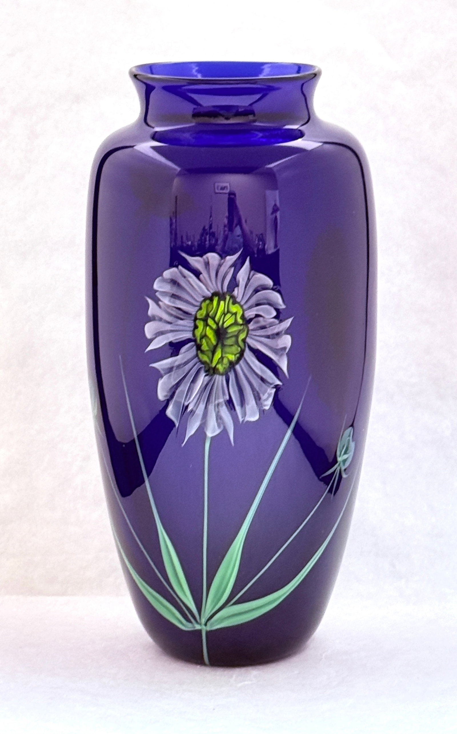 Orient and Flume Vase: Tall Orient and Flume cobalt vase with a white mum and green leaves, artist signed S Beyers Orient and Flume 1985A85; ht 12". CONDITION: no chips, cracks, repairs, or material defects found, Jaremos a
