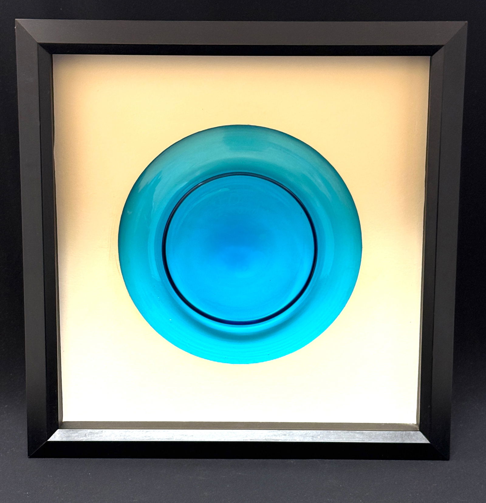 Steuben Celeste Blue Plate: Steuben celeste blue plate set in frame, signed F Carder; diameter 8". PROVENANCE: from the collection of Mark Chamovitz. CONDITION: no chips, cracks, repairs or material defects found, Jaremos attemp