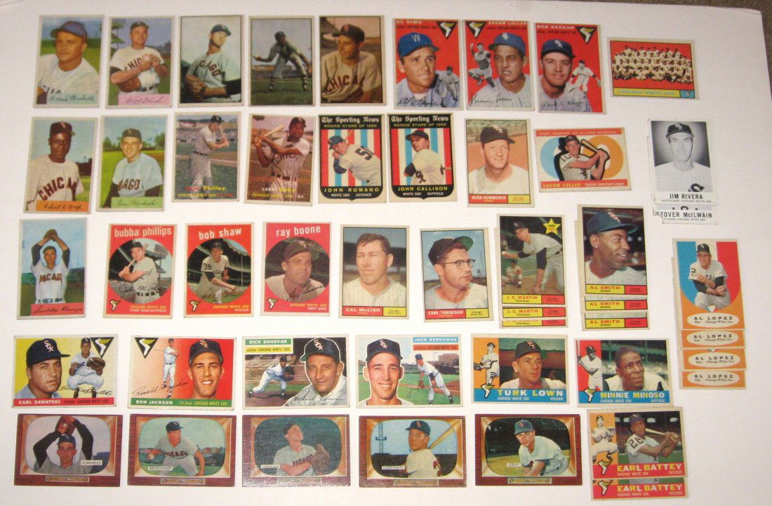 135 Chicago White Sox's cards.: including a Bowman 1953 Joe Dobson, Hector Rodriquez, and Sam Dente. 1954 Topps Sherman Lollar. 1957 Larry Doby. 1960 Minnie Minoso. Later players Billy Wynne, Carlos Martinez, Harold Baines, Don Kess