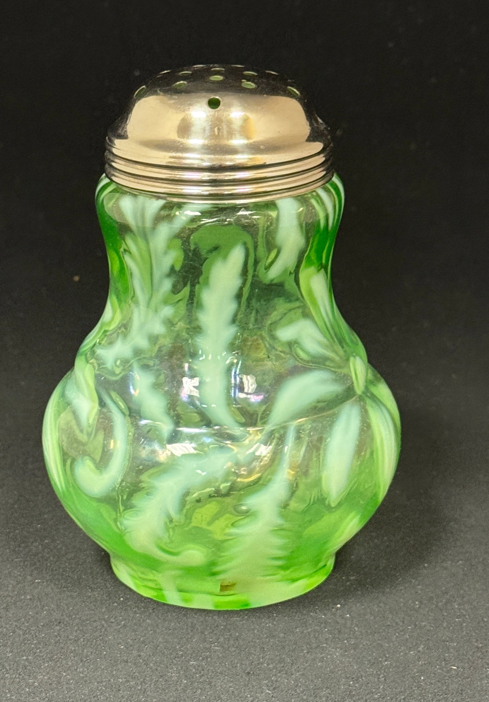 Opalescent Poinsettia Shaker (1 of 3)