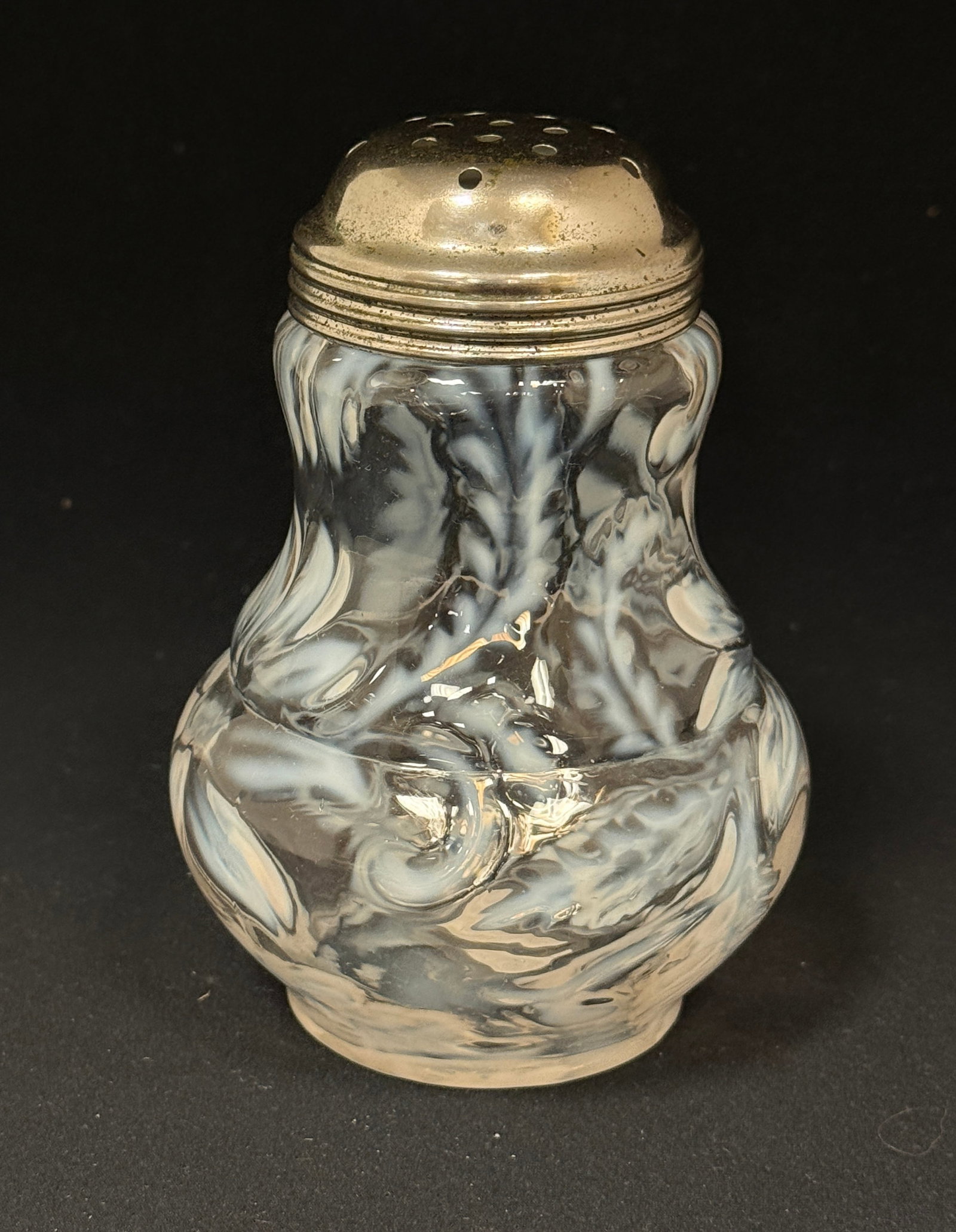 Opalescent Poinsettia Shaker (1 of 2)