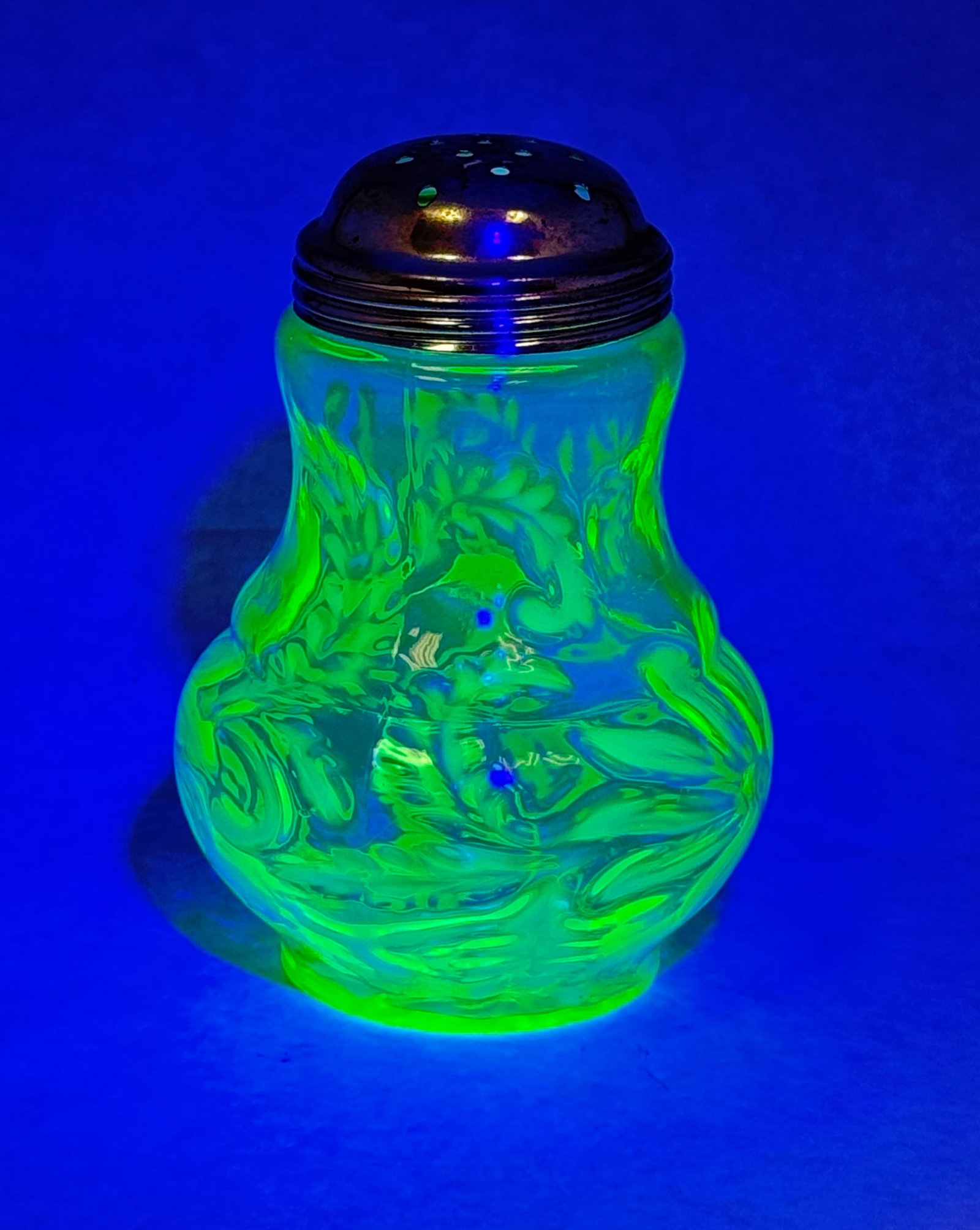 Opalescent Poinsettia Shaker: Opalescent uranium canary poinsettia sugar shaker; ht. 4 3/4". CONDITION: no chips, cracks, repairs, or material defects found, Jaremos attempts to call any material flaw that affects the price, but