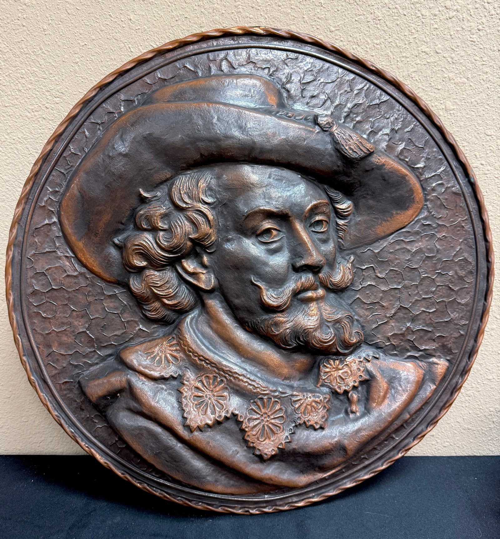 Large Metal Wall Plaque: Large metal, possibly copper wall plaque, 25" diameter. CONDITION: no chips, cracks, repairs, or material defects found, Jaremos attempts to call any material flaw that affects the price, but minor