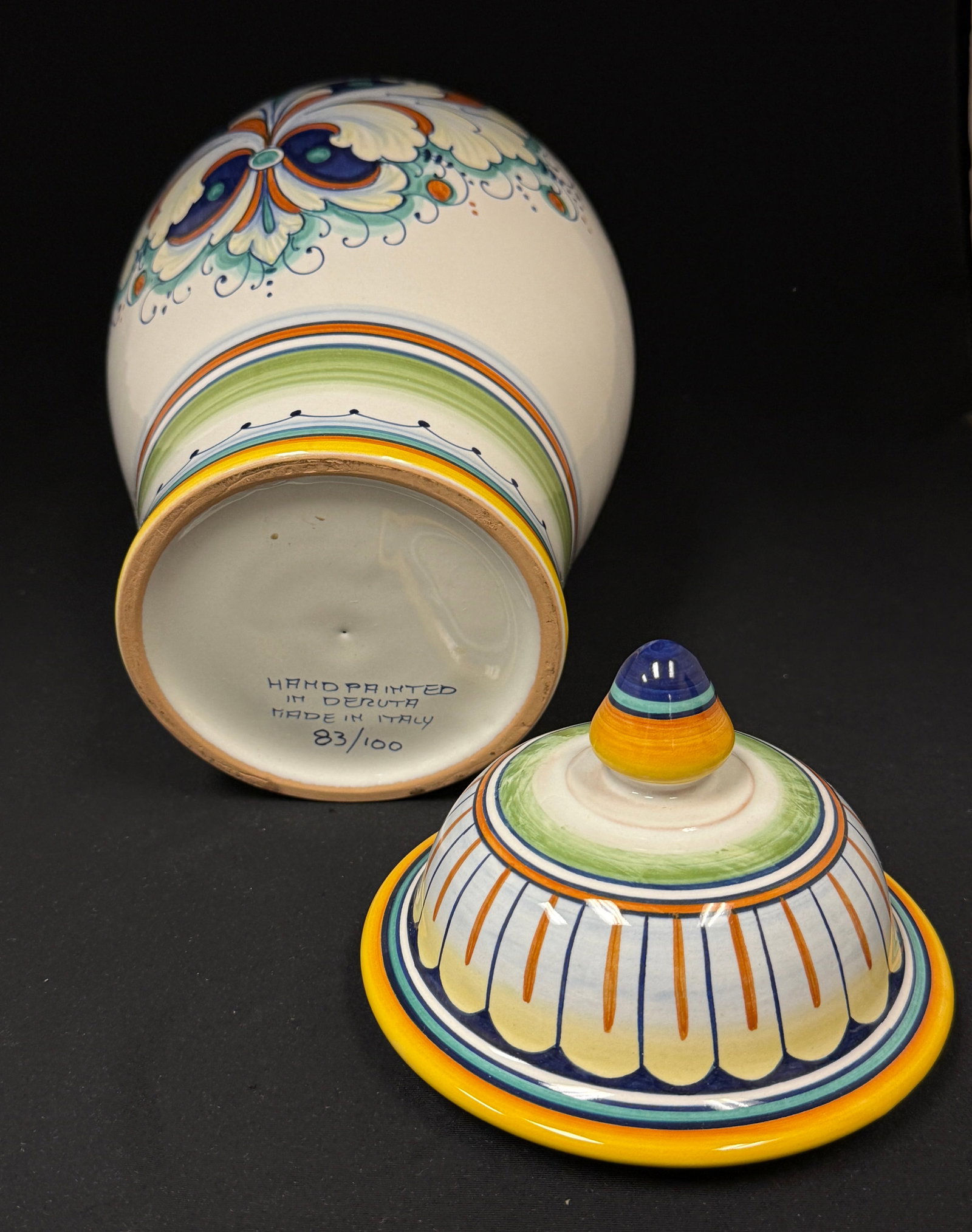Deruta Covered Urn - 3