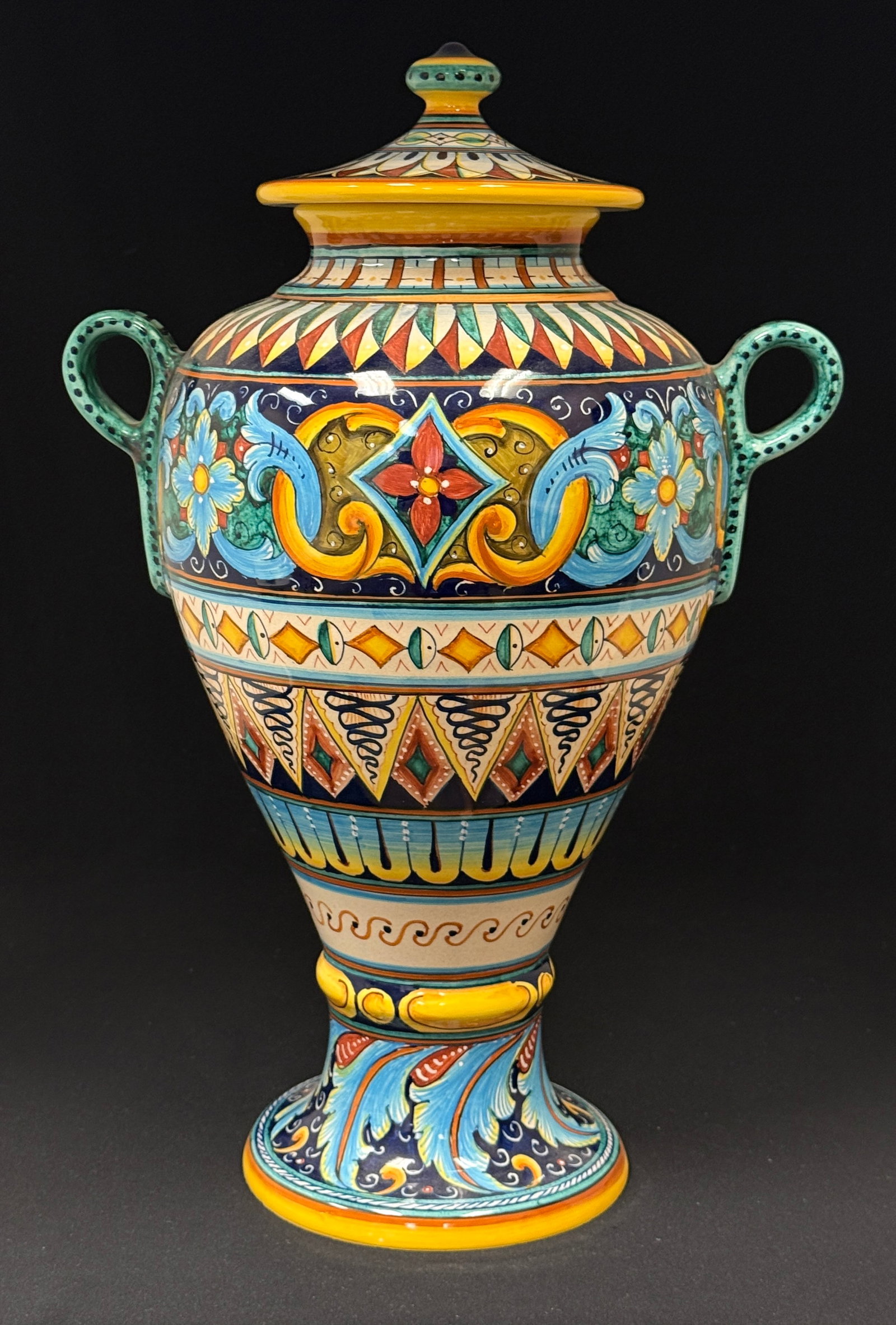 Large Deruta Covered Urn (1 of 5)