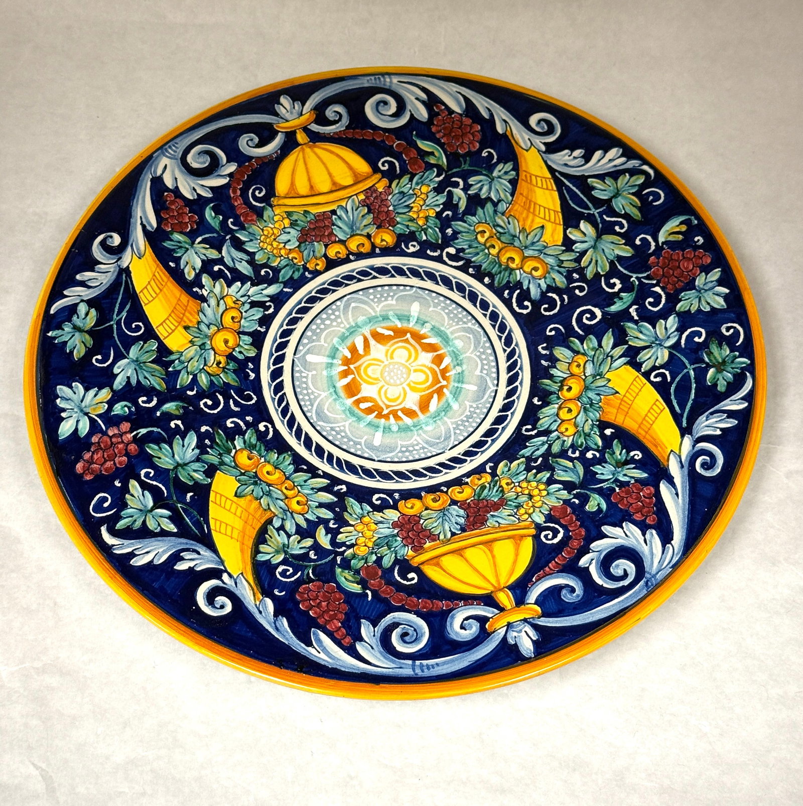 Deruta Wall Plate: Deruta Italy geometric design wall plate, artist signed F. Niccacci; diameter 12 1/4". CONDITION: no chips, cracks, repairs, or material defects found, Jaremos attempts to call any material flaw that 