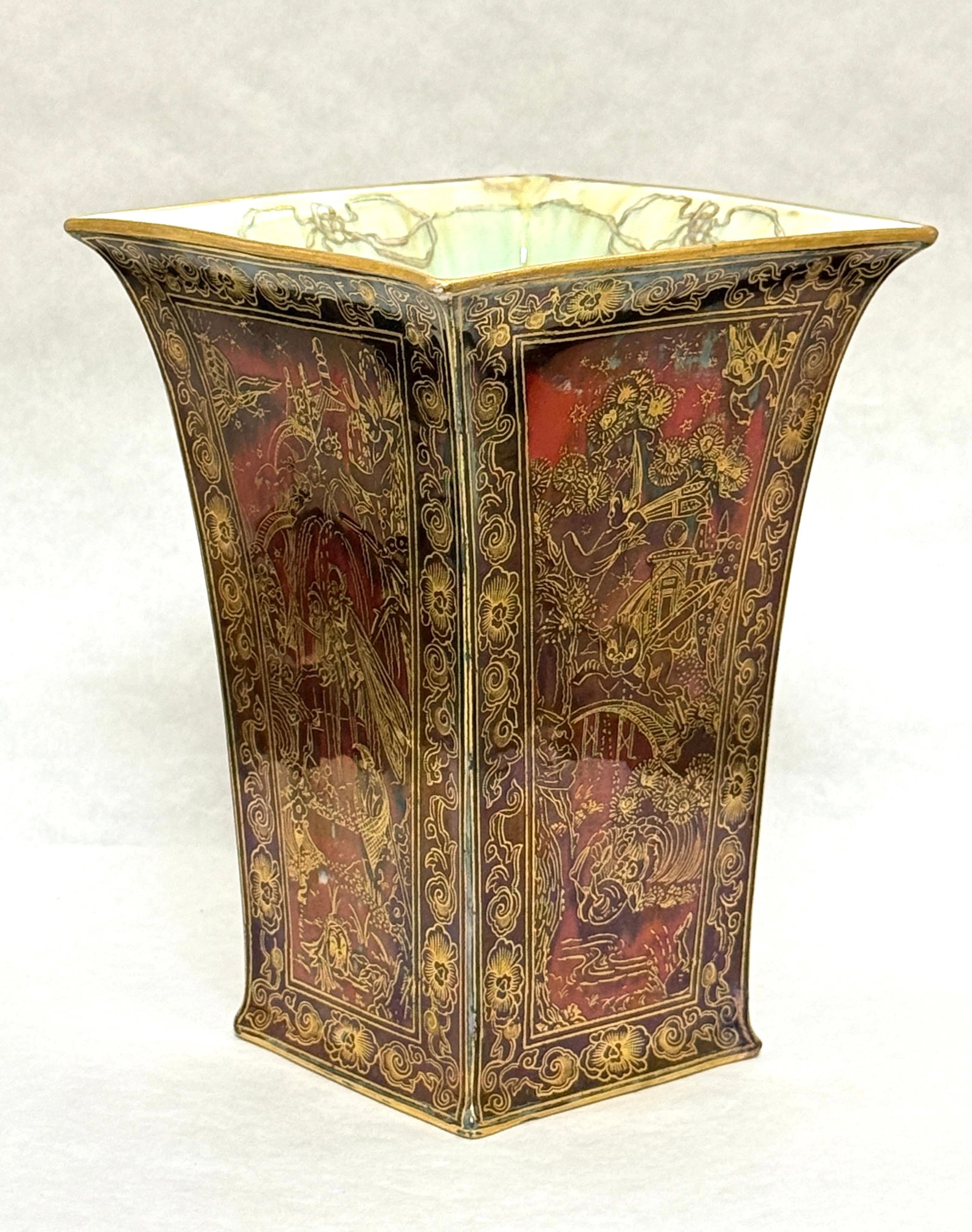 Fairyland Lustre Firbolgs Vase (1 of 5)