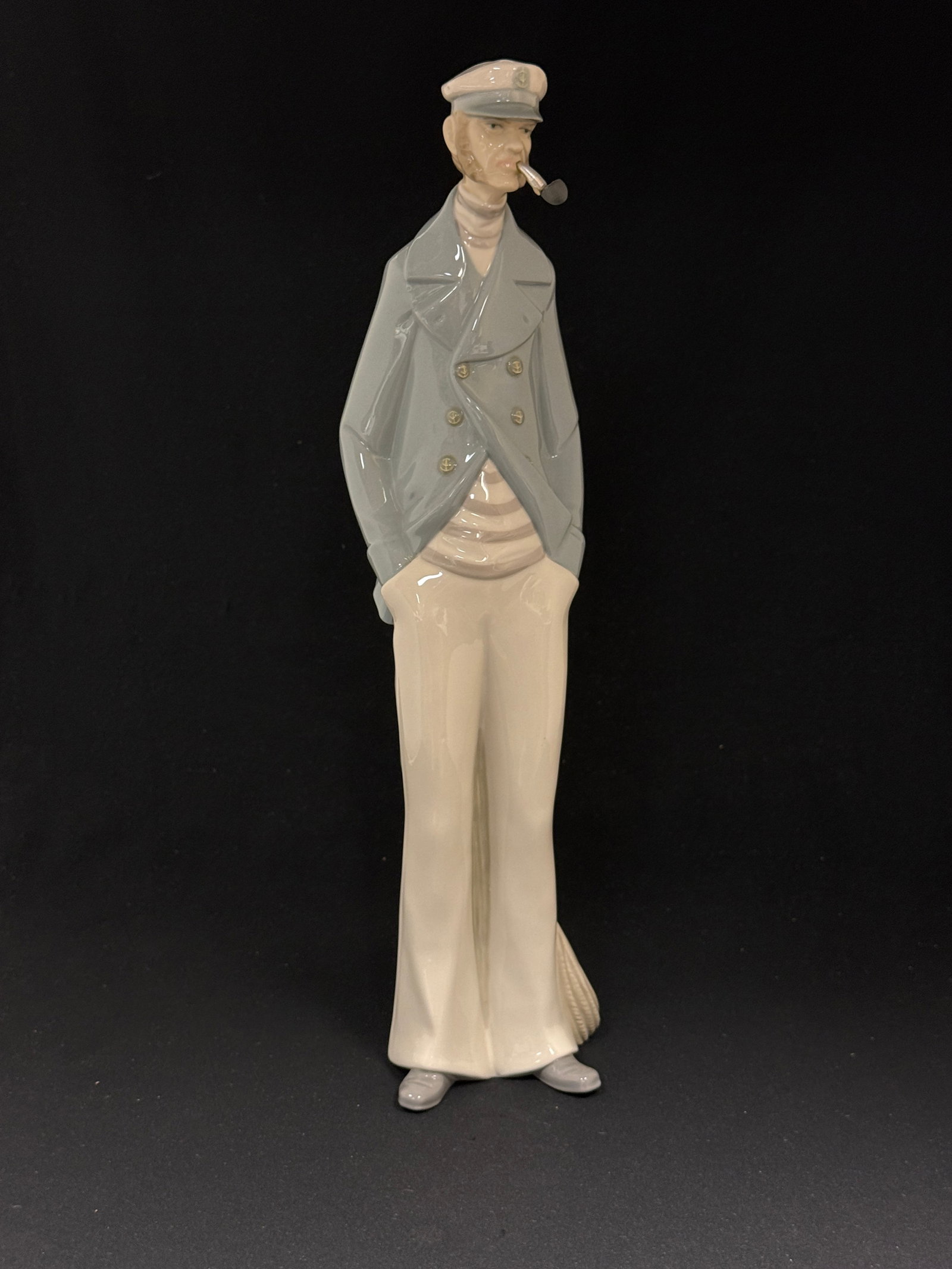 Llardro Sailor Figurine: Llardo sailor figurine; ht. 15". CONDITION: no chips, cracks, repairs, or material defects found, Jaremos attempts to call any material flaw that affects the price, but minor scratches and color