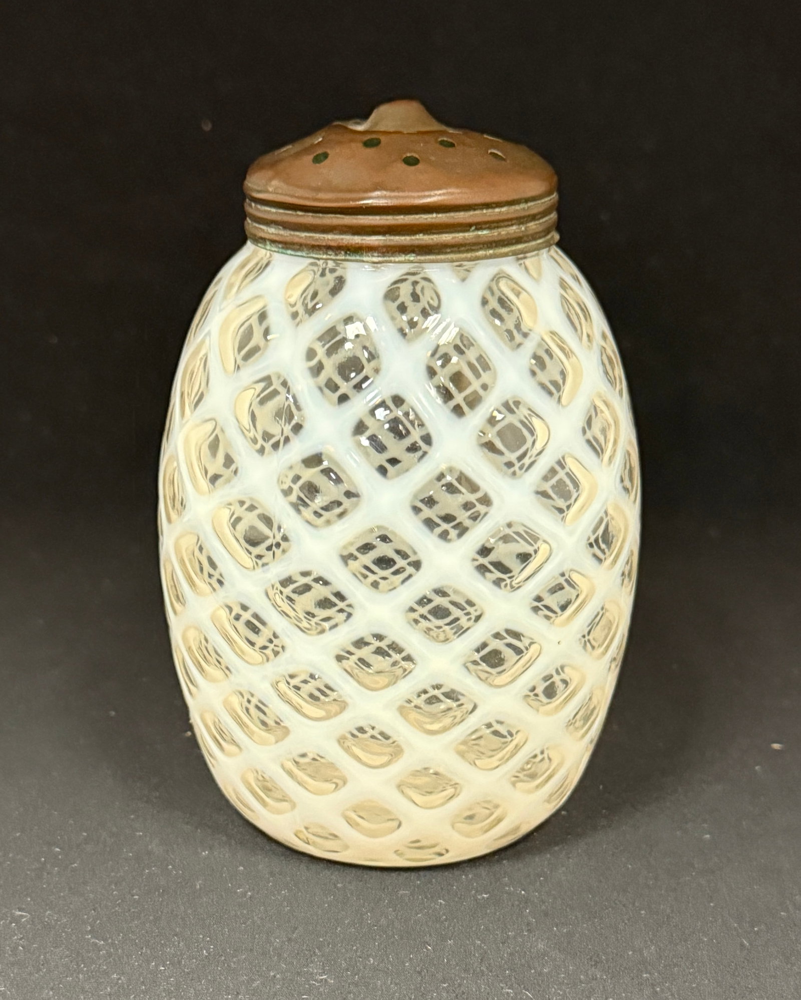 Rare Hobbs Opalescent Shaker (1 of 2)
