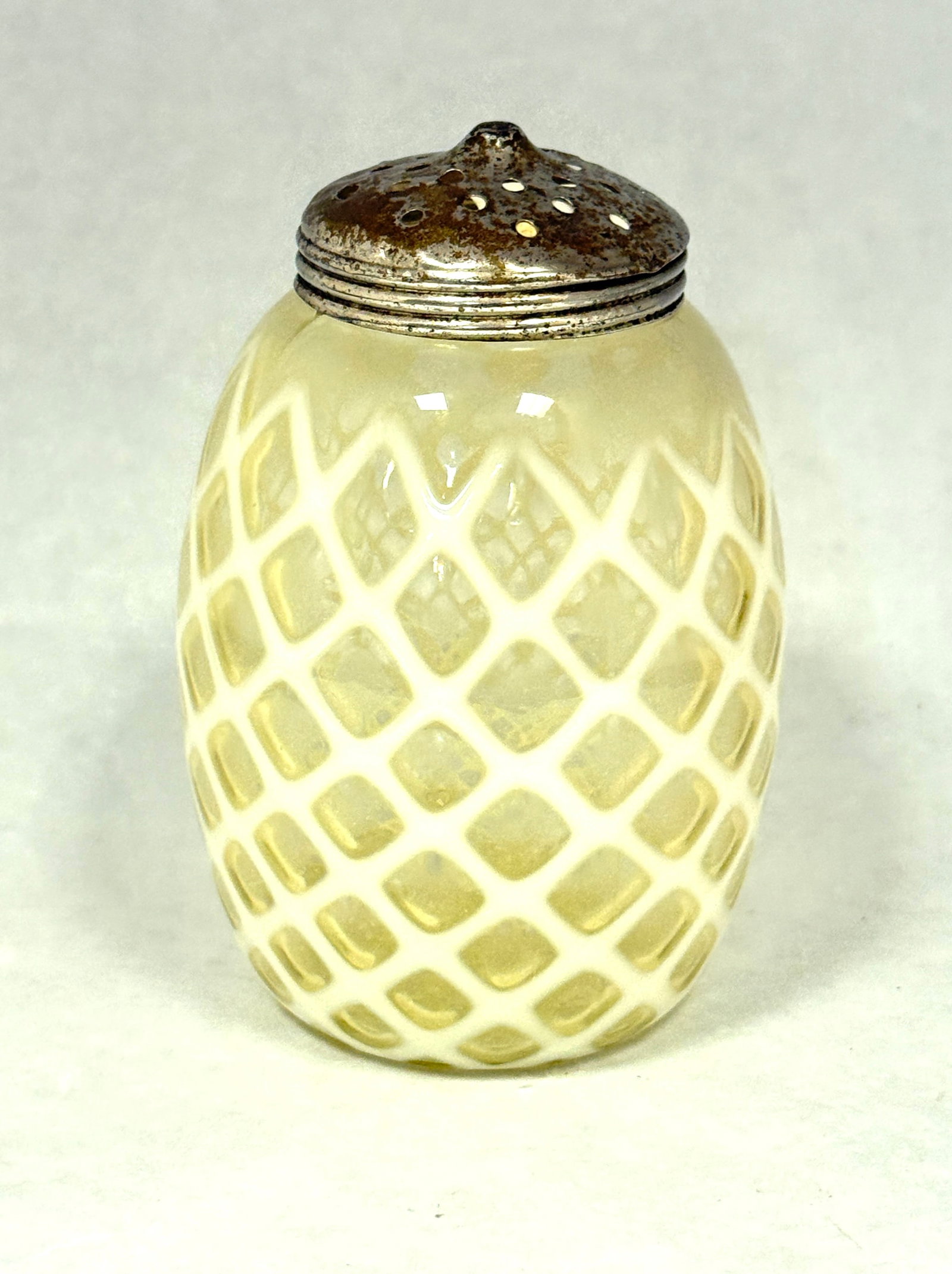 Opalescent/Uranium Shaker (1 of 3)