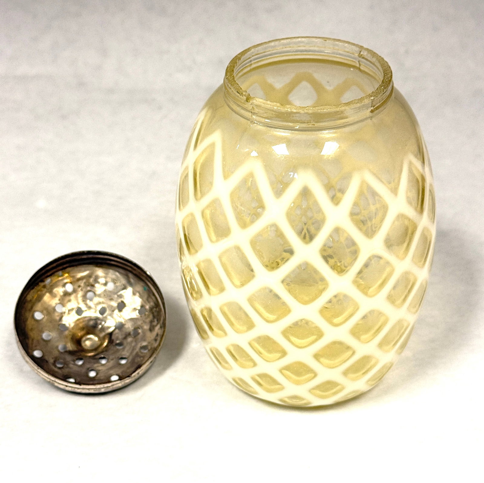 Opalescent/Uranium Shaker - 2