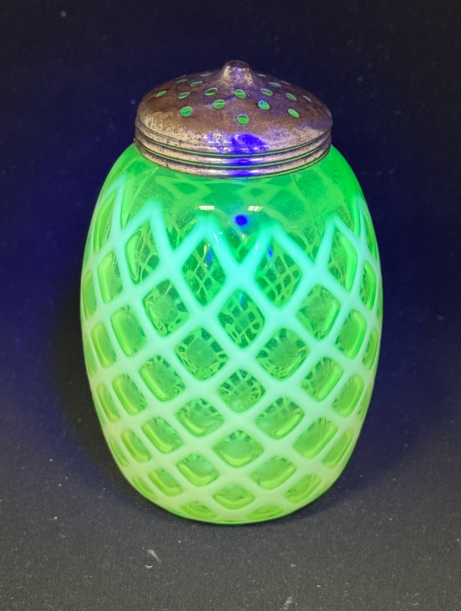 Opalescent/Uranium Shaker - 3