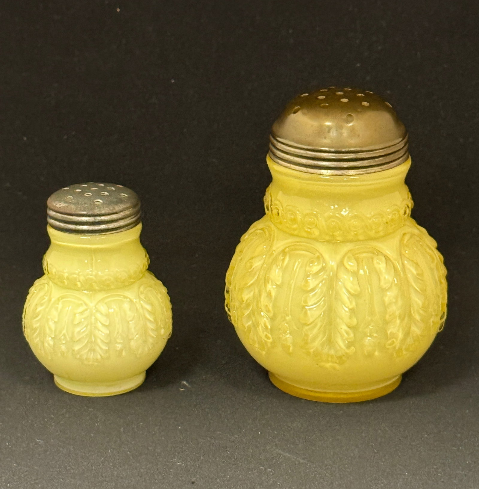 2 Leaf Umbrella Shakers: 2 Northwood Leaf Umbrella shakers a Vaseline/uranium sugar and salt. 4 3/4" ht. CONDITION: no chips, cracks, repairs, or material defects found, Jaremos attempts to call any material flaw that affects