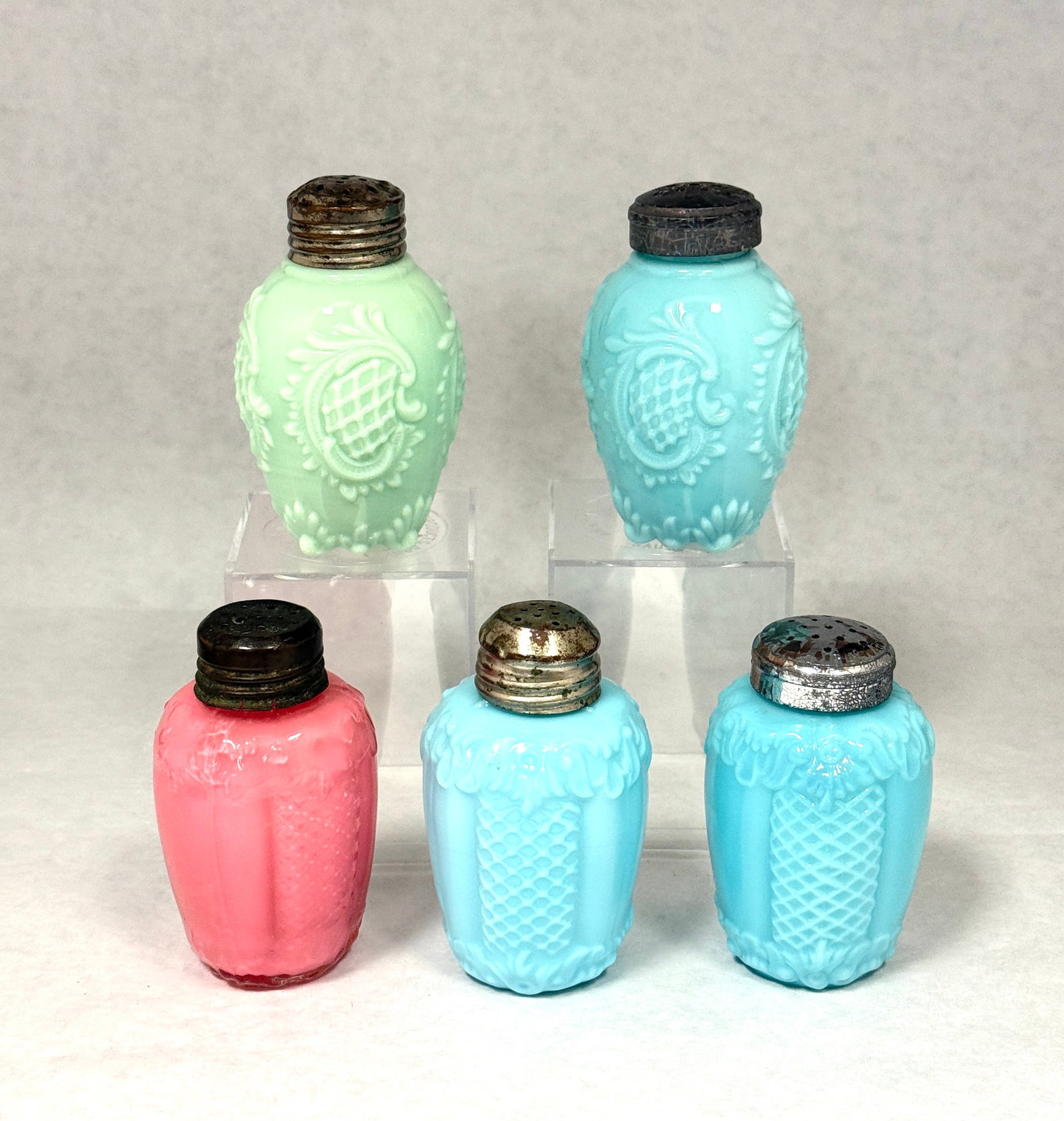 5 EAPG salt shakers - 3