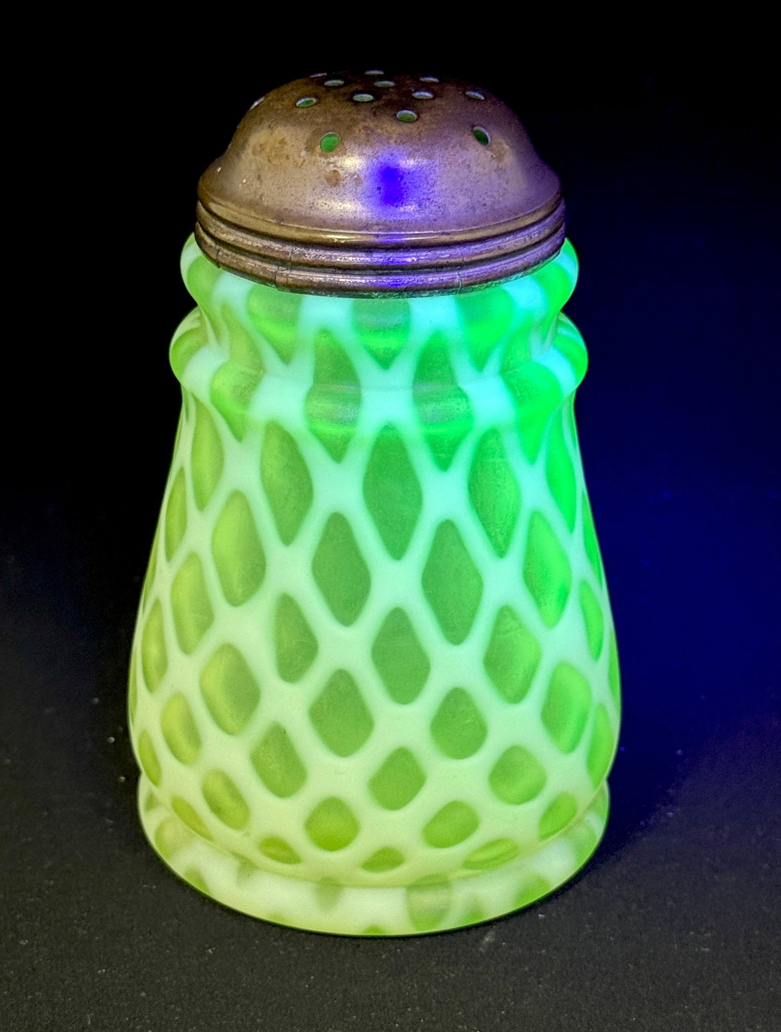 Opalescent Lattice Uranium Shaker (1 of 3)