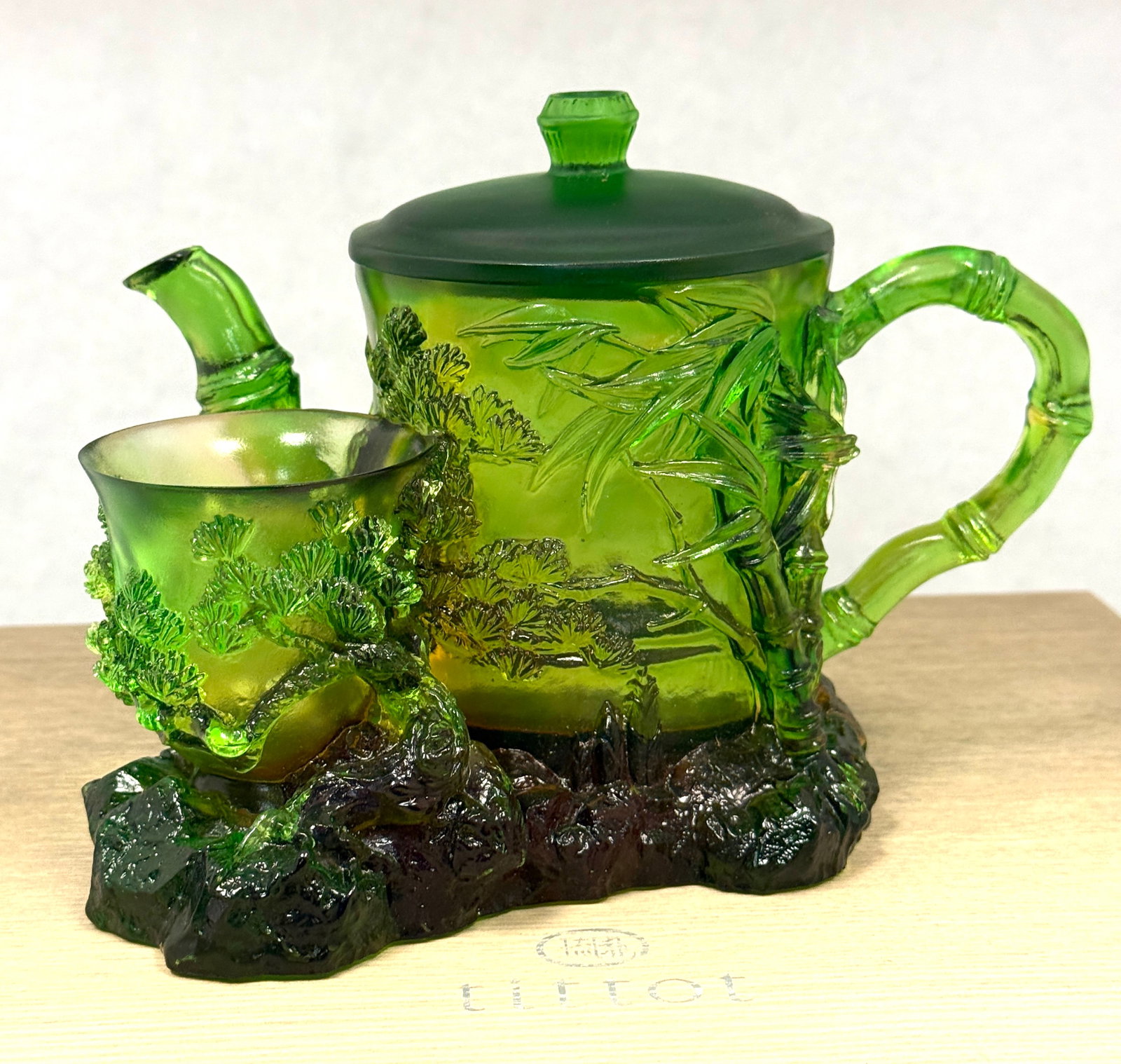 Tittot Glass Sculpture: Titto glass sculpture "Heros True Color" with gift box; length 7 1/2". CONDITION: no chips, cracks, repairs or material defects found, Jaremos attempts to call any material flaw that affects the price