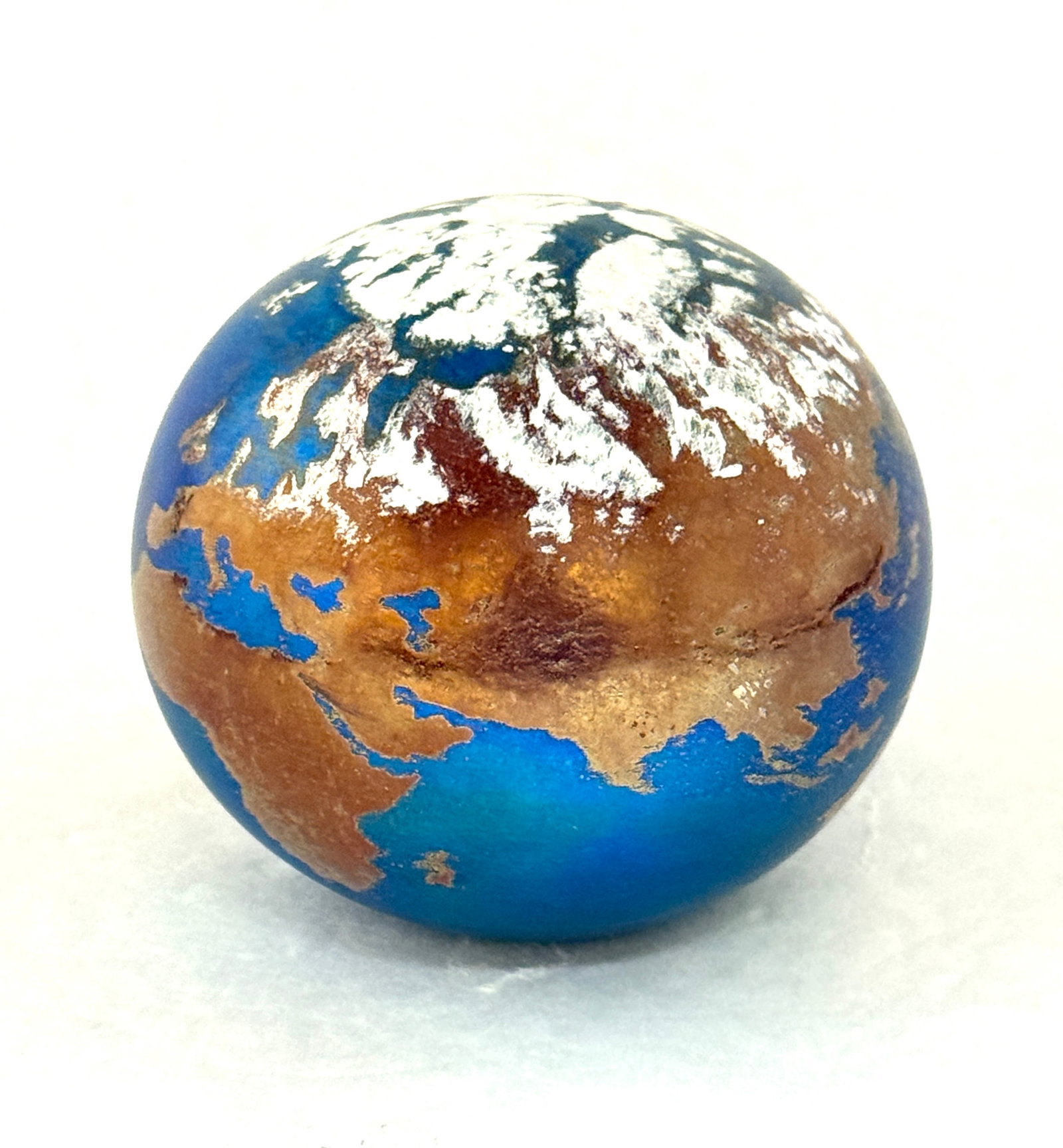 Lundberg World Paperweight: Lundberg blue paperweight with a crimson and white world, signed James Lundberg 1990, 3" wide. CONDITION: no chips, cracks, repairs, or material defects found, Jaremos attempts to call any material fl