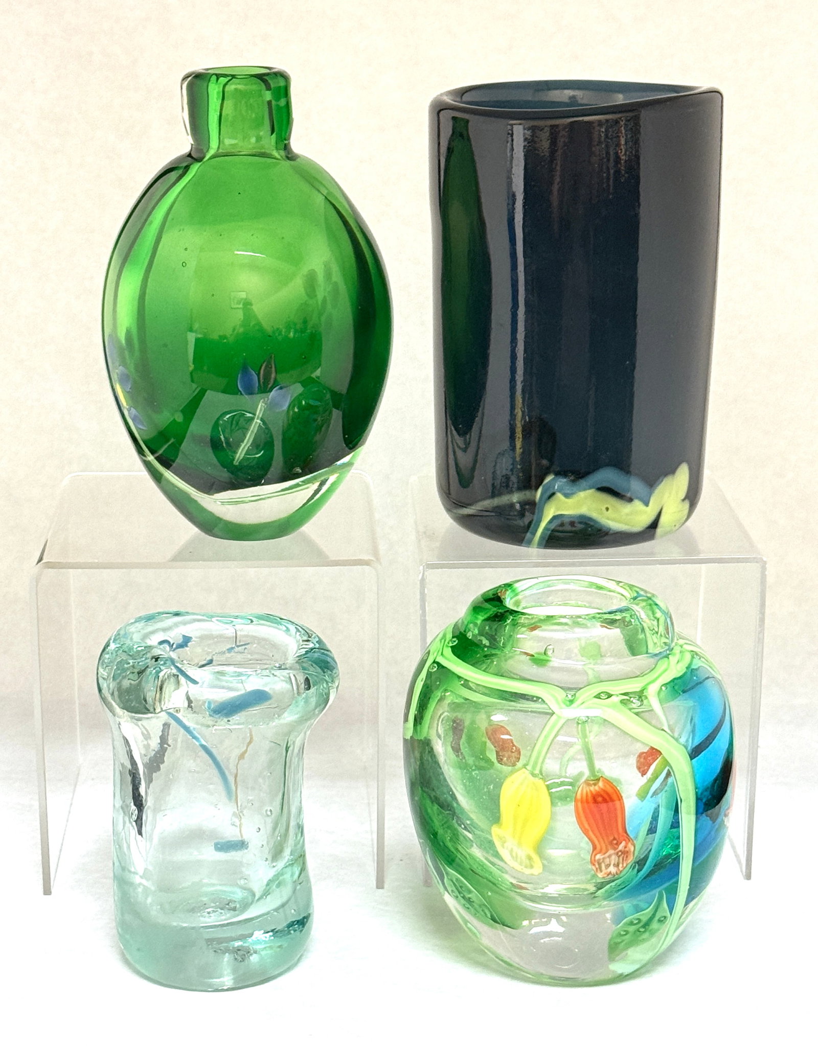 4 Contemporary Paperweight Vases (1 of 5)