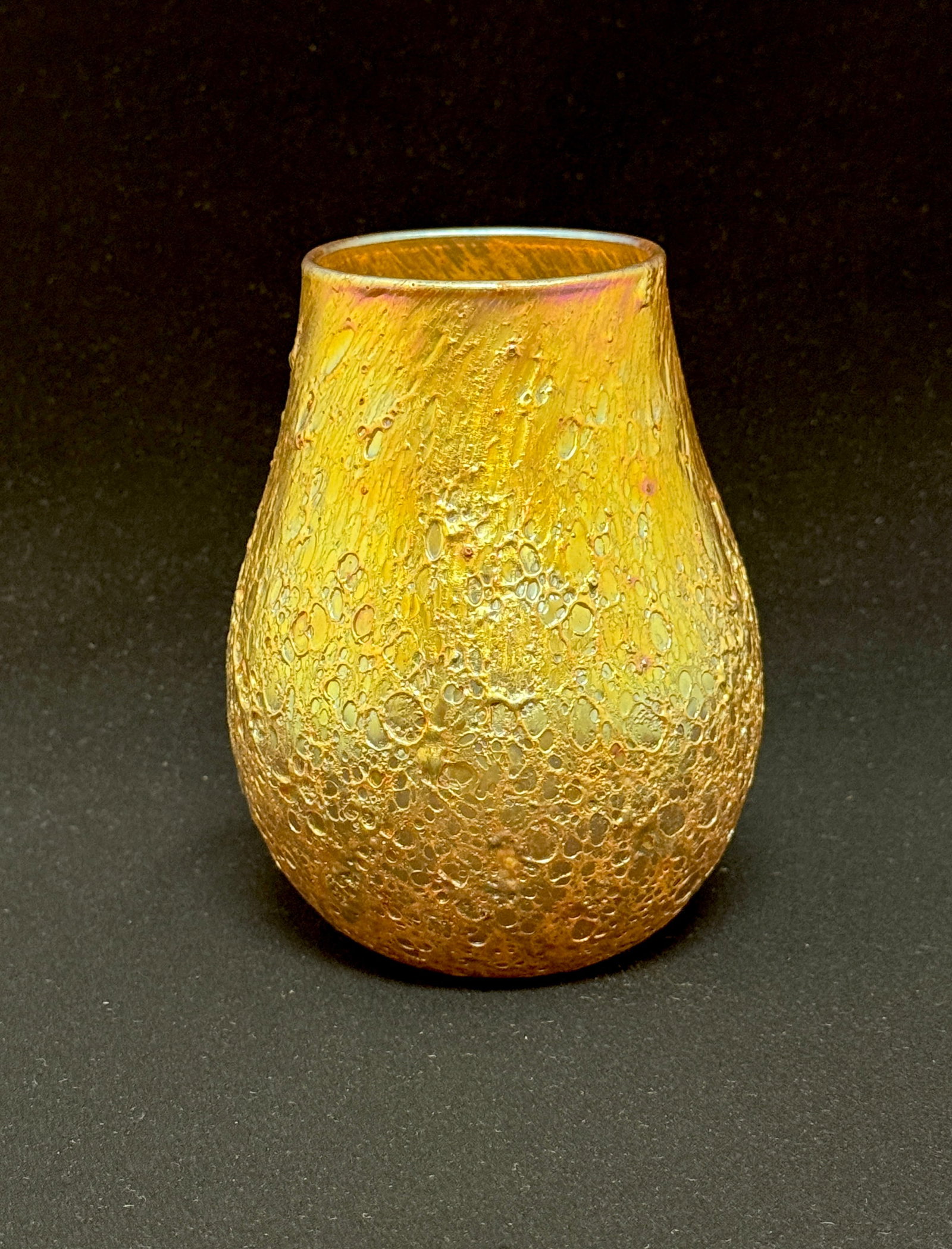 Zephyr Gold Cypriot Vase (1 of 3)