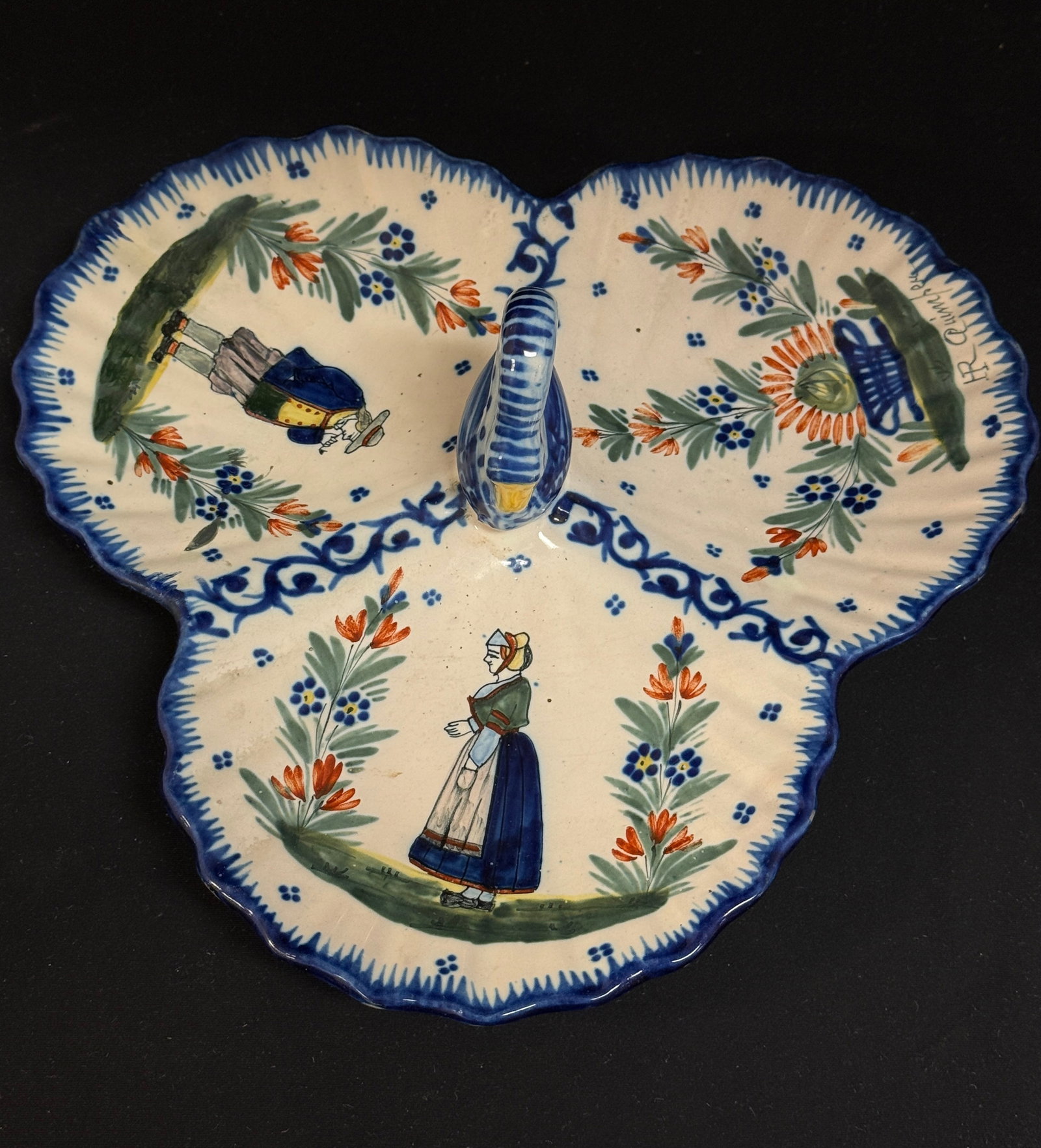 HR Quimper Shell Serving Tray (1 of 3)