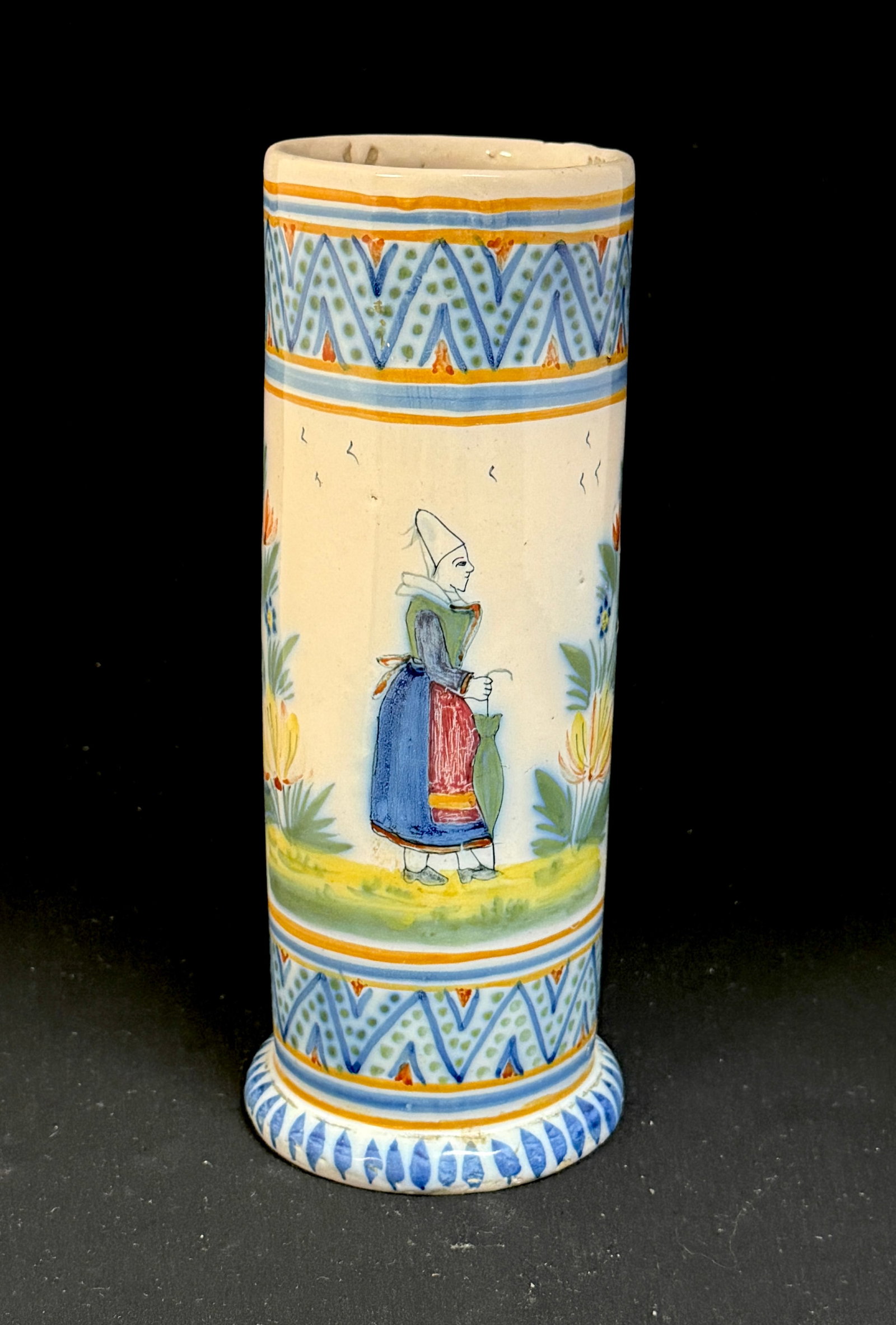 HR Quimper Cylindrical Vase (1 of 4)