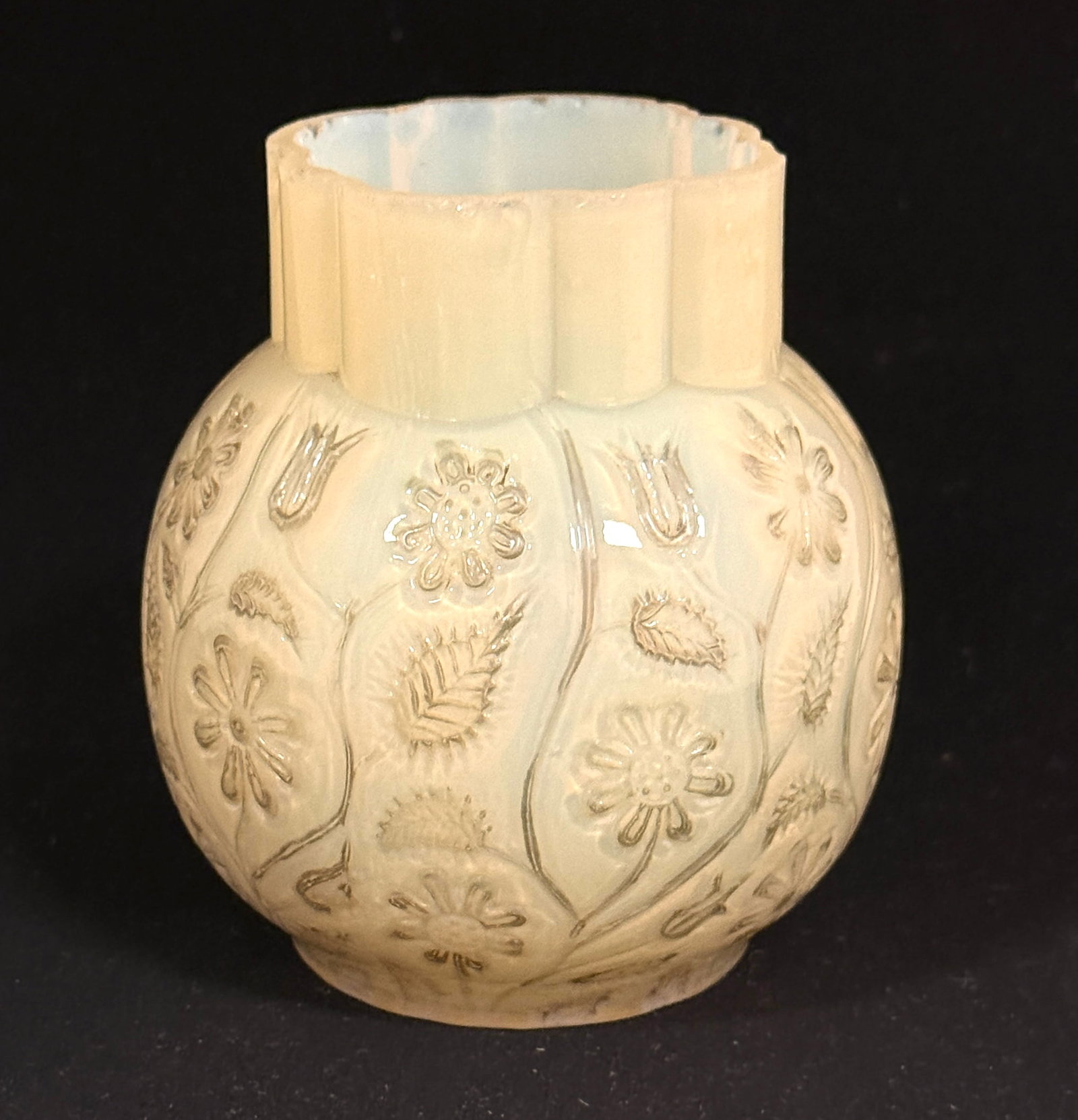 Findlay Opaline Onyx Vase: Findlay opaline onyx vase in Silver Lustre pattern produced by Dalzell, Gilmore, and Leighton Company; ht. 4 1/2". PROVENANCE: Carol Lange, granddaughter of William Davidson founder of Harley Davidson