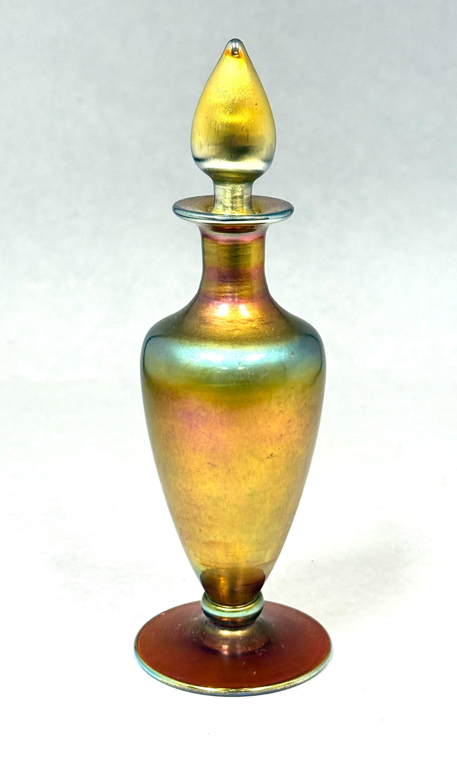 Steuben Gold Aurene Perfume: Steuben Gold Aurene perfume bottle signed Steuben Aurene, 7" ht. CONDITION: no chips, cracks, repairs, or material defects found, Jaremos attempts to call any material flaw that affects the price, but