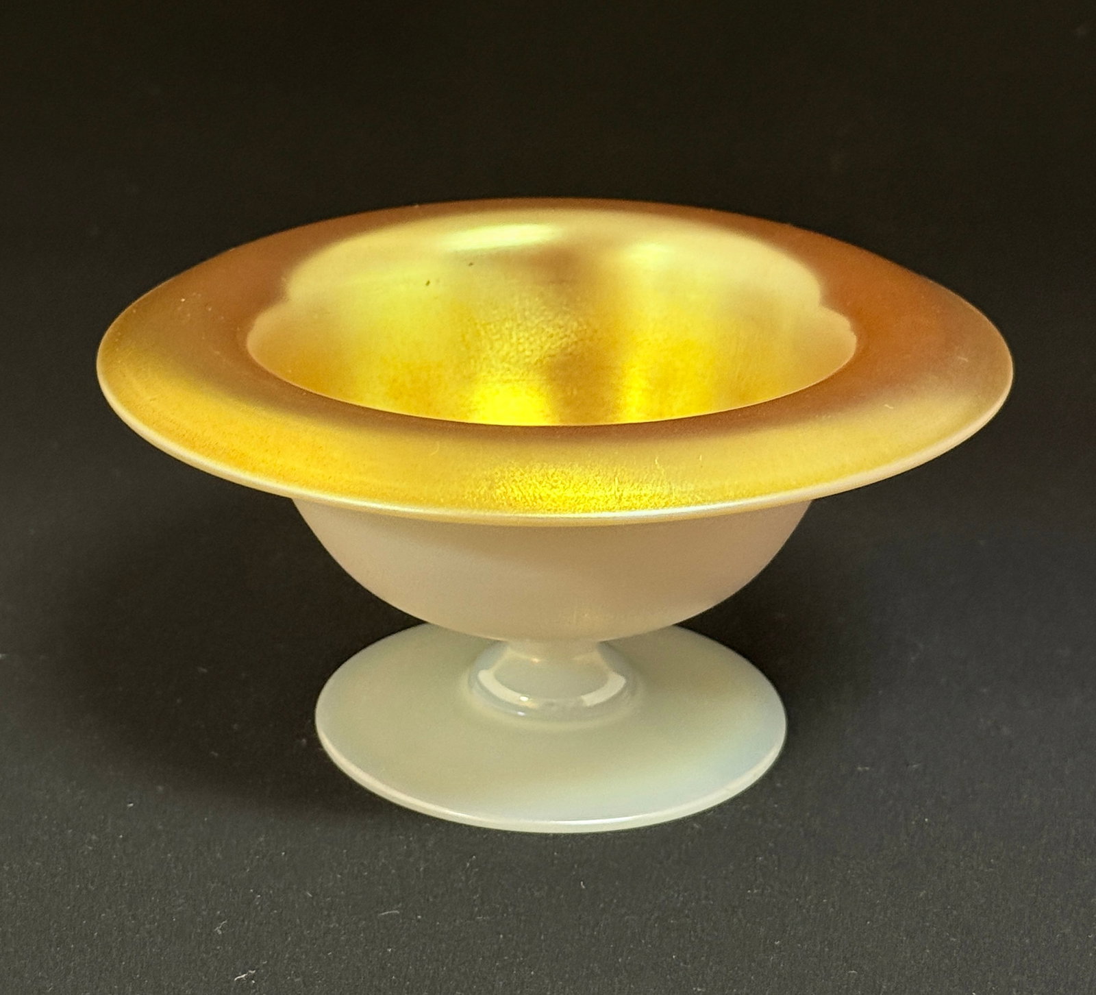 Steuben Calcite on Gold Compote: Steuben calcite on gold compote, unsigned; ht. 2 1/2". CONDITION: no chips, cracks, repairs, or material defects found, Jaremos attempts to call any material flaw that affects the price, but minor