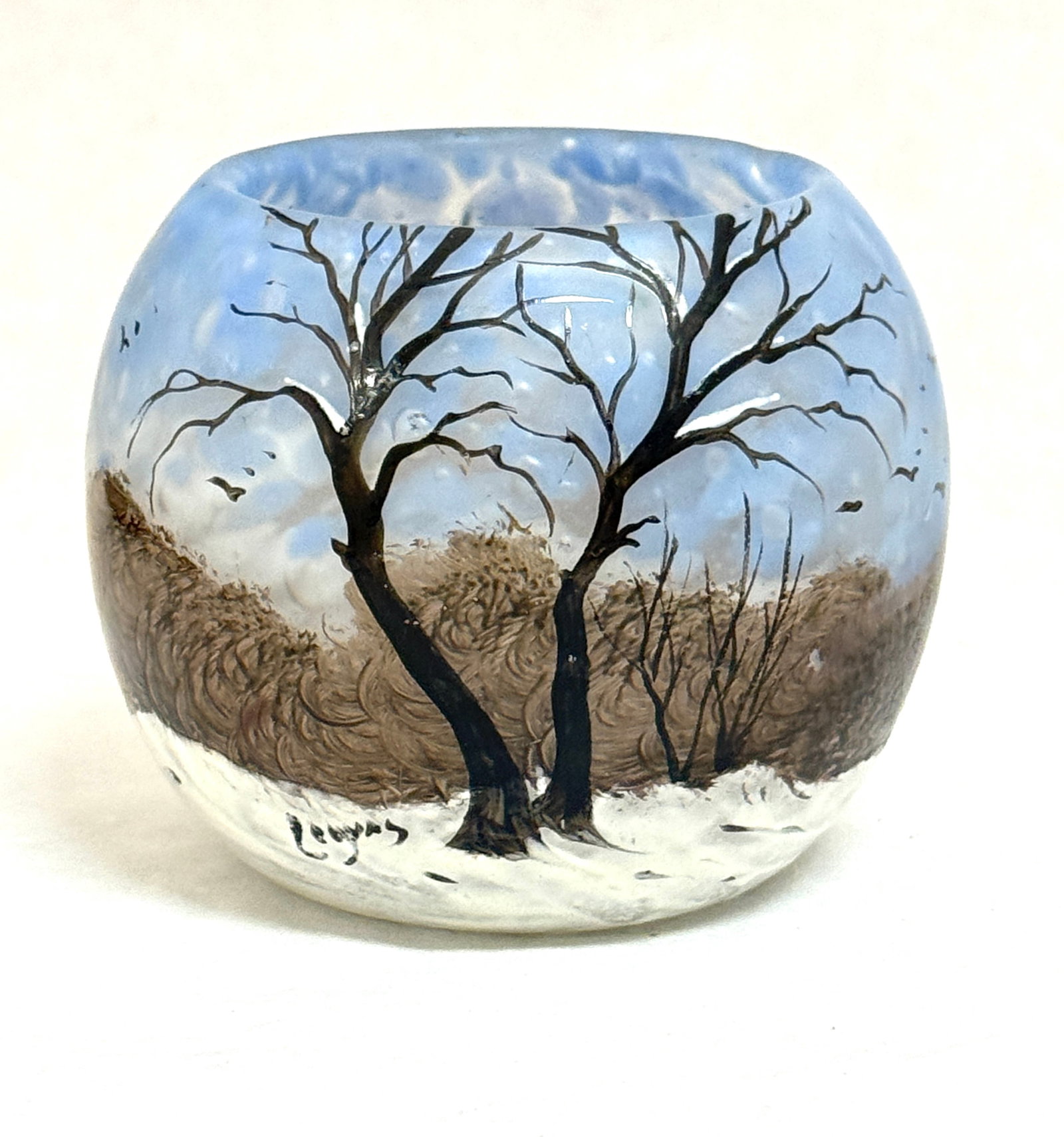 Legras Cameo Bowl: Legas winter scene cameo bowl, signed Legras in cameo; ht. 3 1/4". CONDITION: no chips, cracks, repairs or material defects found, Jaremos attempts to call any material flaw that affects the price,