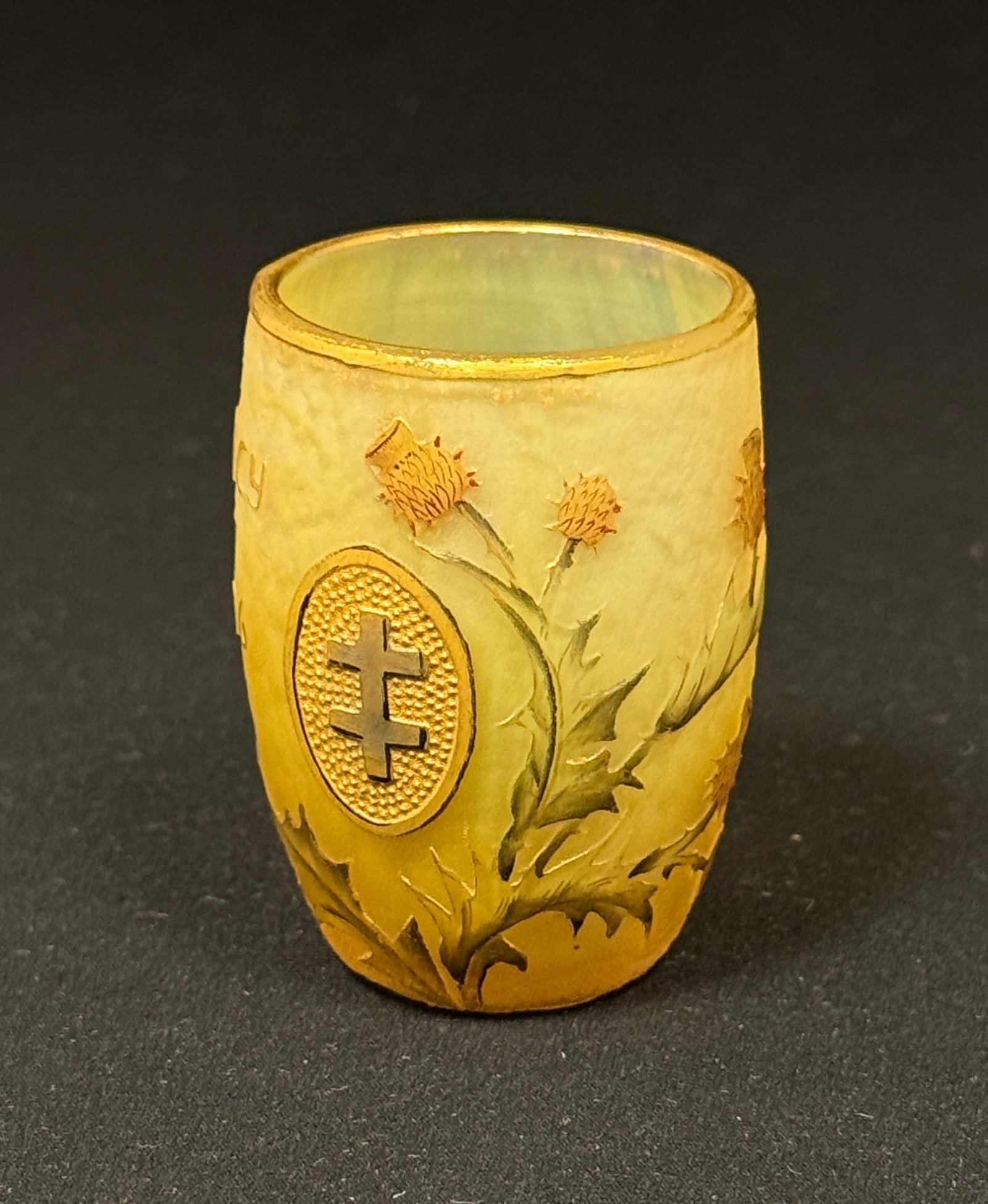 Daum Nancy Cameo toothpick (1 of 4)