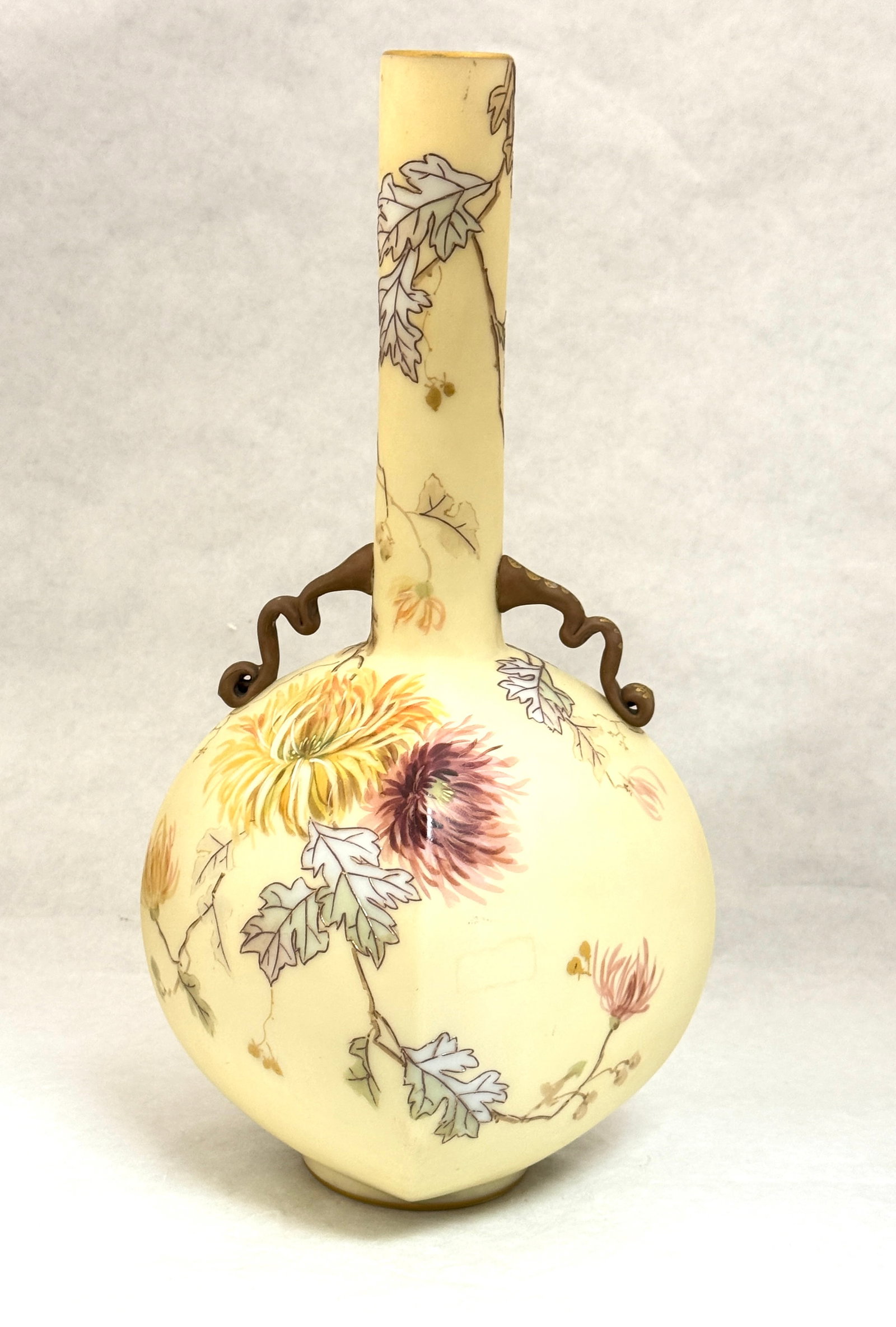 Mt Washington 2 Handled Vase (1 of 4)