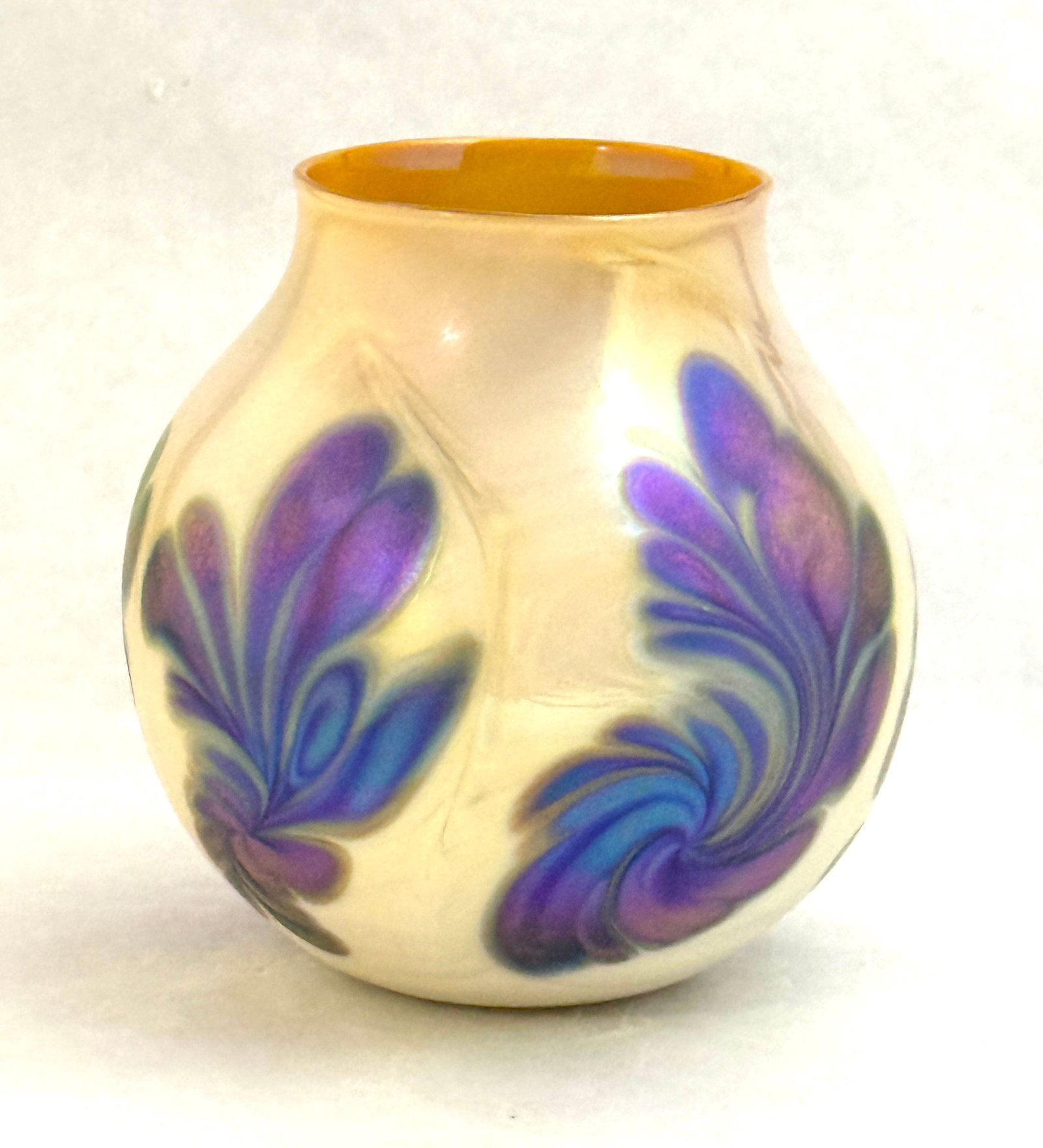 Early Lotton Pulled Feather Vase: Early Lotton blue pulled feather on opal vase, signed Lotton 1995; ht. 5 1/4". CONDITION: no chips, cracks, repairs or material defects found, Jaremos attempts to call any material flaw that affects
