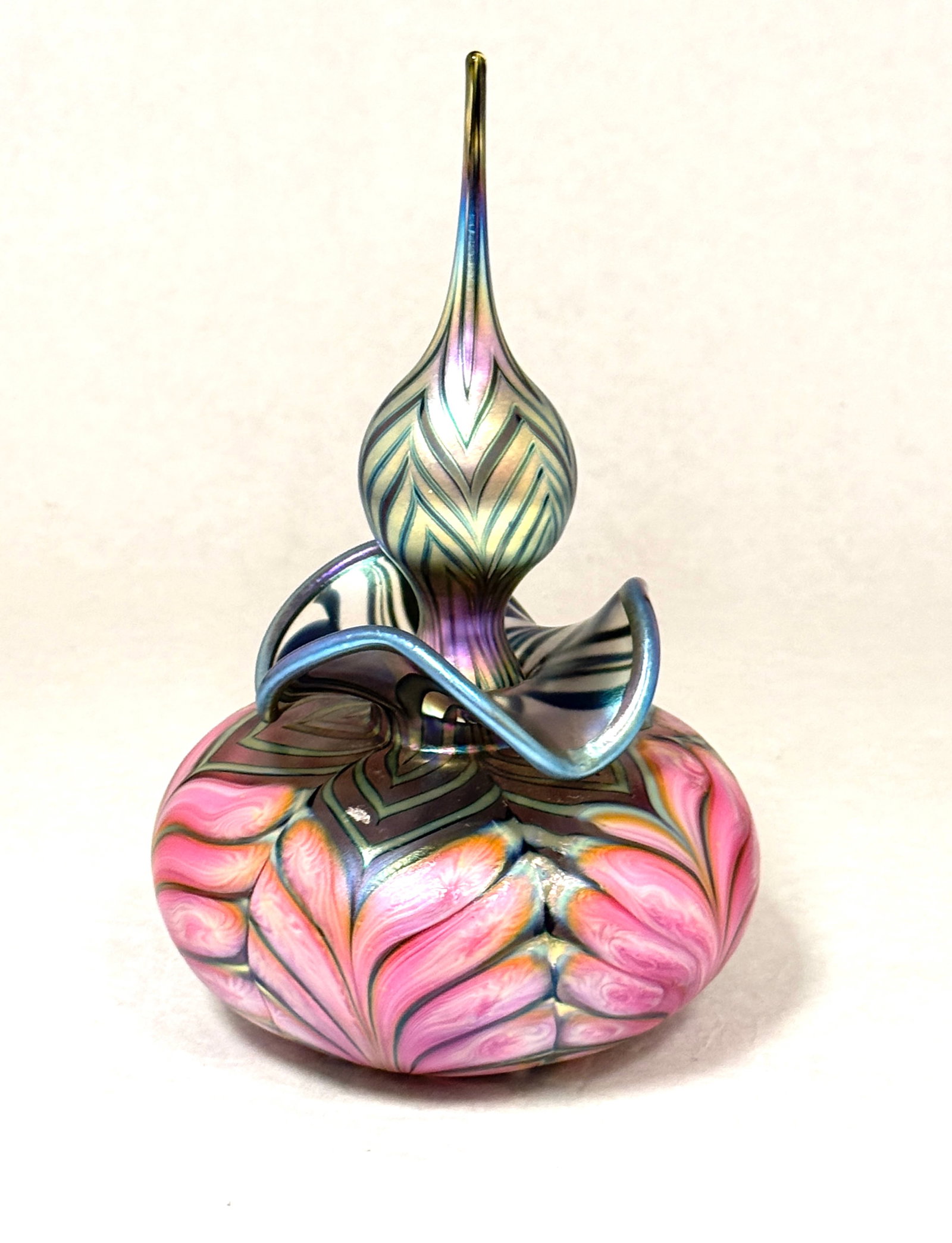 Daniel Lotton Perfume: Daniel Lotton iridescent blue perfume decorated with a pink pulled feather, signed Daniel Lotton 1992, 7 1/2" ht. CONDITION: no chips, cracks, repairs, or material defects found, Jaremos attempts to c