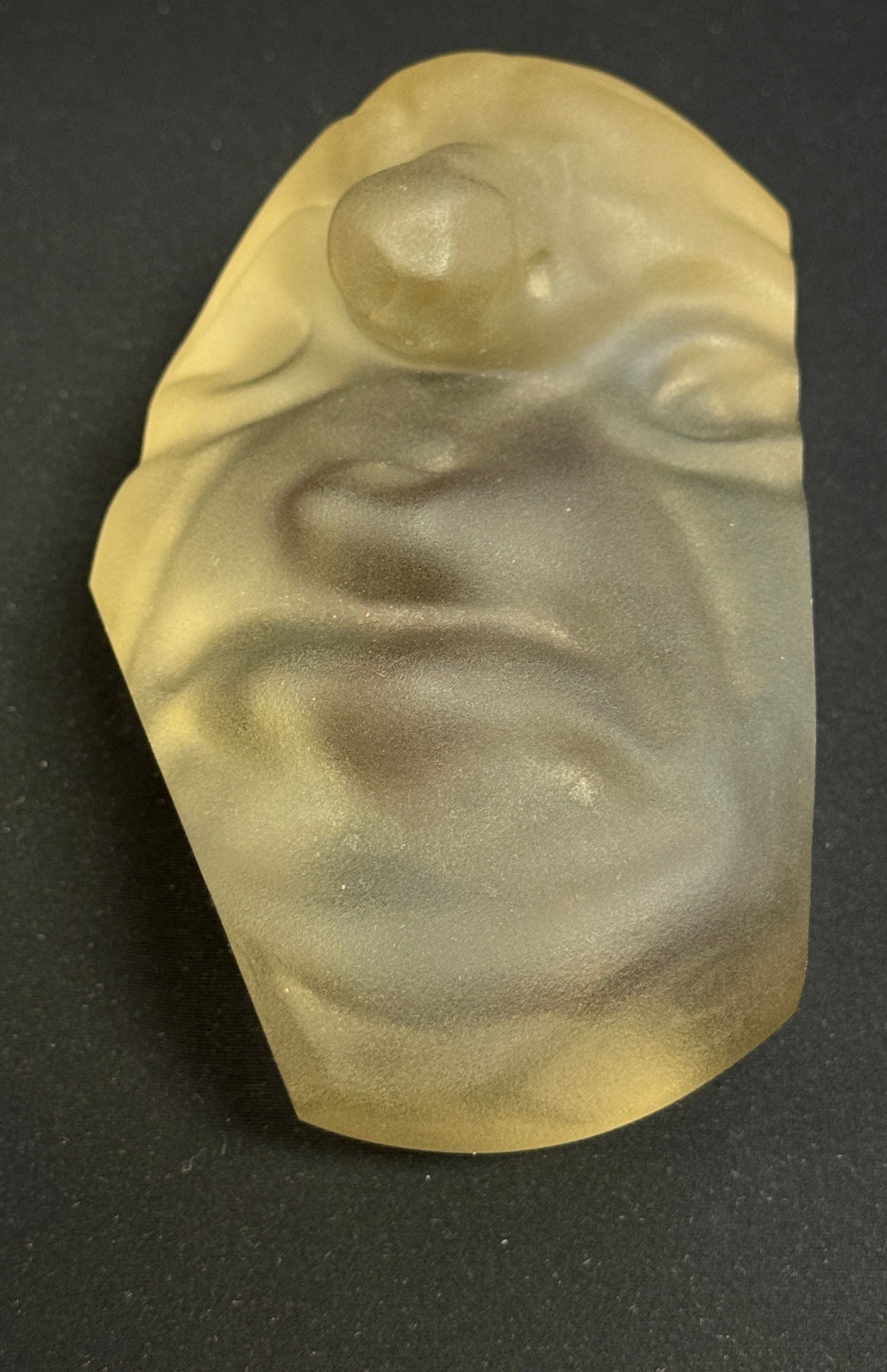 David Hopper Art Glass Face: David Hopper Art Glass sculpture of a grumpy face, side panels show an aventurine core, signed David Hopper and titled "Where the Budha Works" 1979, 6 1/2" long. CONDITION: no chips, cracks, repairs,