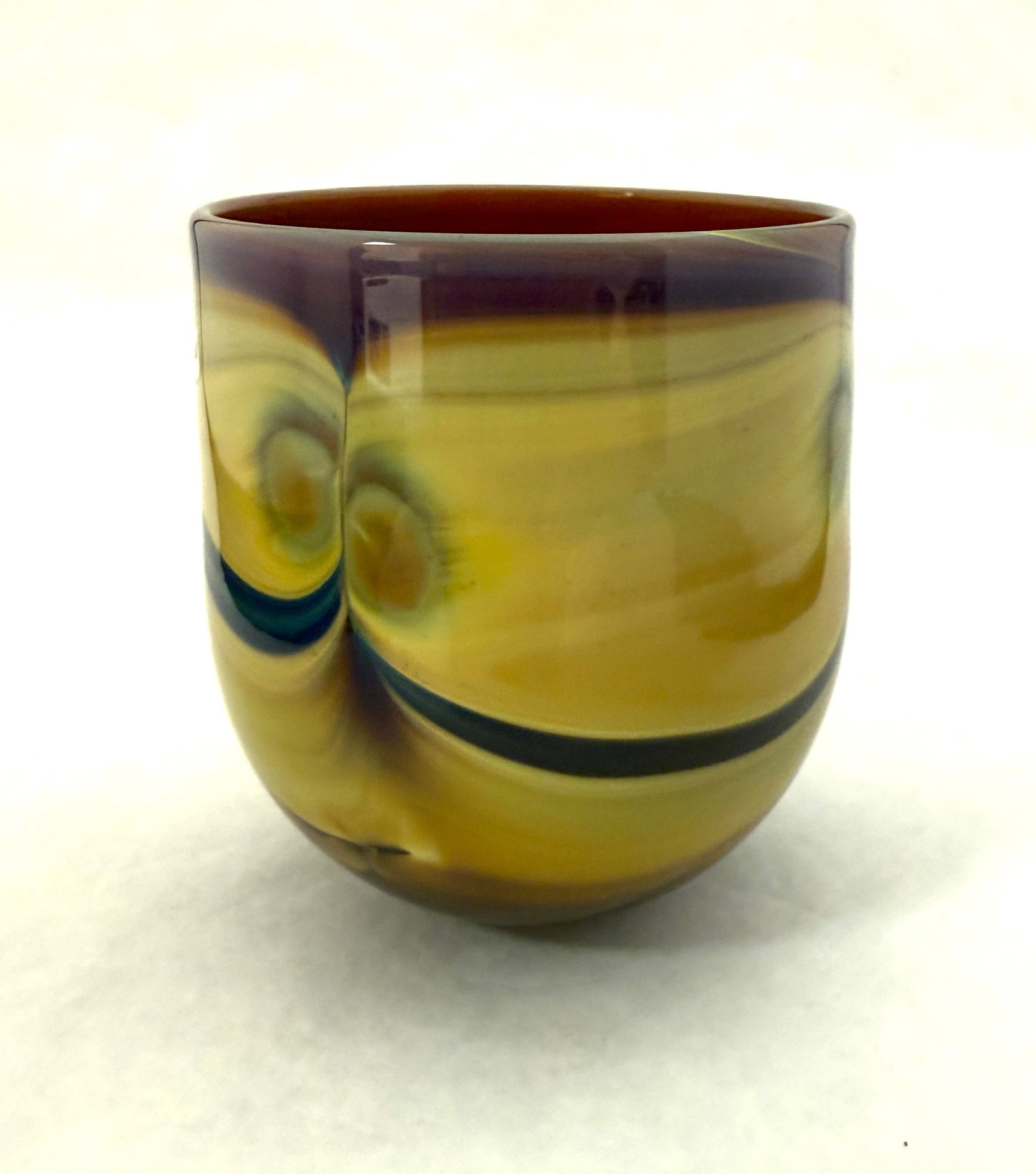Michael Guzzardo Agate Vase: Michael Guzzardo agate vase, signed; 5" ht. CONDITION: no chips, cracks, repairs, or material defects found, Jaremos attempts to call any material flaw that affects the price, but minor scratches and