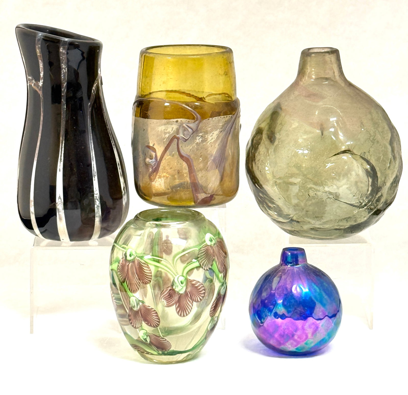 5 Pcs Contemporary Art Glass: 5 pieces of contemporary art glass, 2 are signed; largest ht. 7". CONDITION: no chips, cracks, repairs or material defects found, Jaremos attempts to call any material flaw that affects the price,
