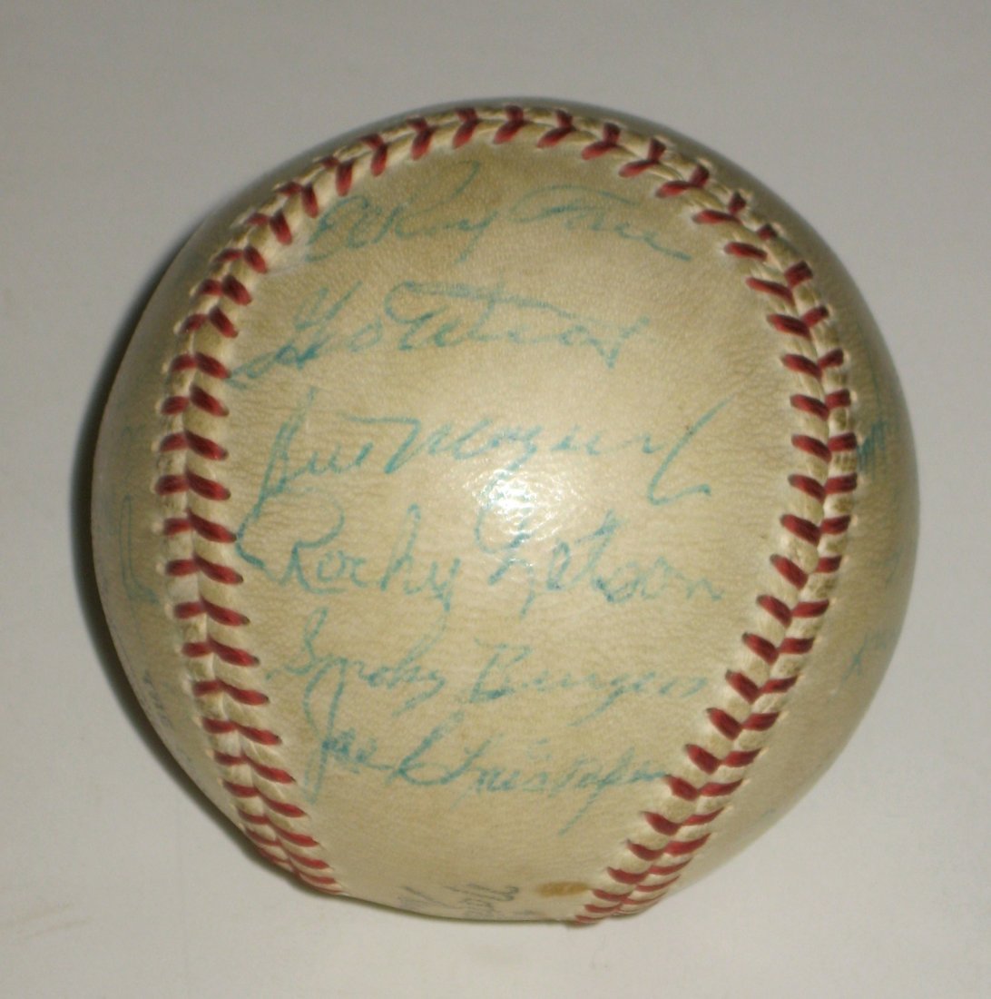 1959 Pittsburgh Pirates signed baseball,: including players Elroy Face, Smoky Burgess, Bill Mazeroski, Dick Groat, Don Hoak, Bob Skinners, Bill Virdon, Ted Kluszewski, Rocky Nelson, Bob Friend, Harvey Haddix, Vernon Law, manager Danny Murtaug