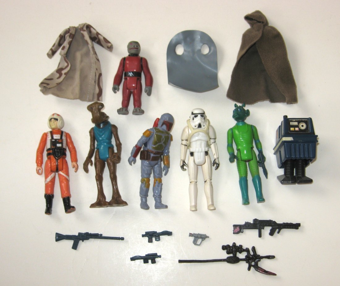 Group of early Star War action figures.: including a 1977 Storm Trooper, 1978 Boba Fett, Hammer Head, Power Droid, Snaggletooth, Luke Skywalker X Wing Pilot, Greedo. Together with 7 weapons and three coats.