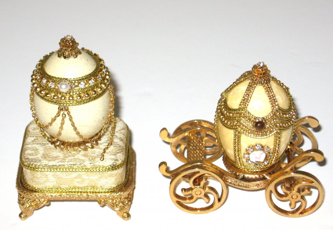 Two Kingspoint design egg music boxes,: including a music box egg playing Moonlight Sonata both with original boxes, 3" ht.