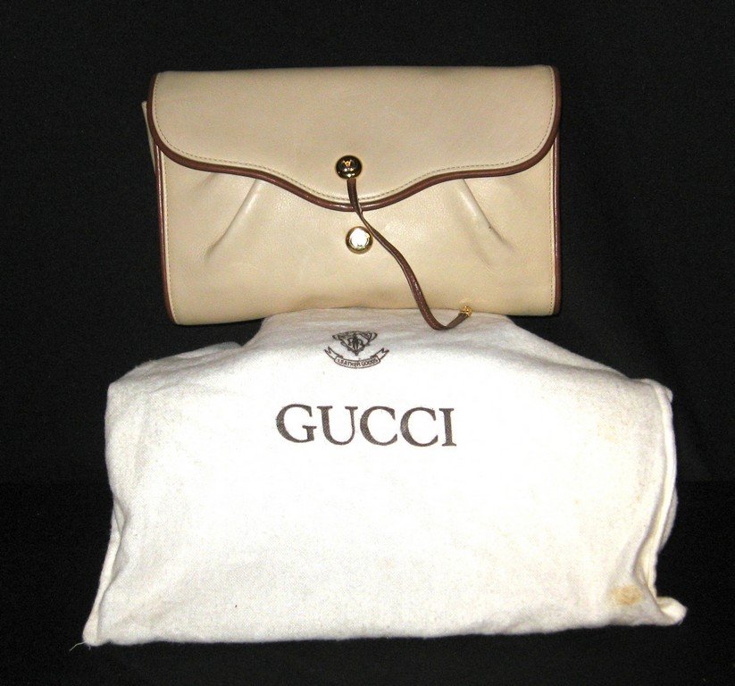 Gucci beige leather clutch, (1 of 5)