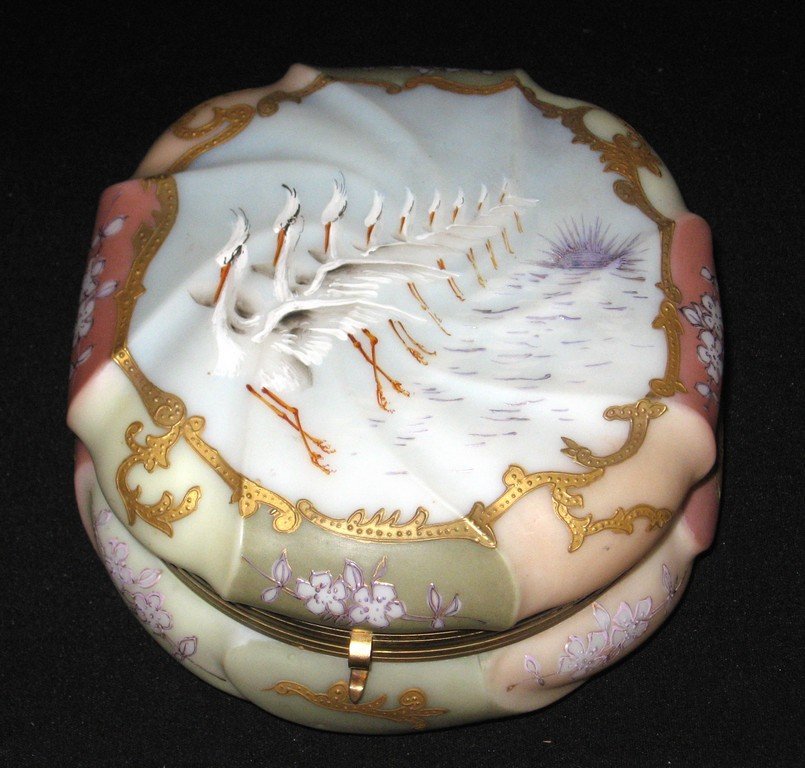 Rare Wave Crest dresser box, (1 of 6)