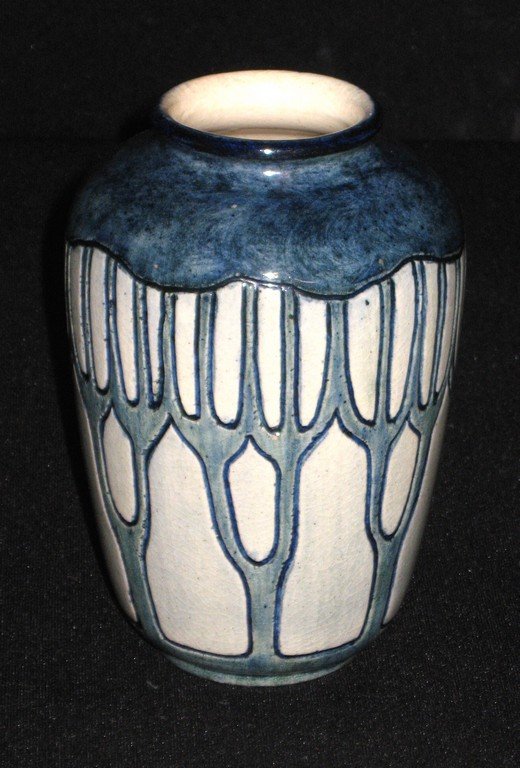 Newcomb pottery high glaze vase, (1 of 6)