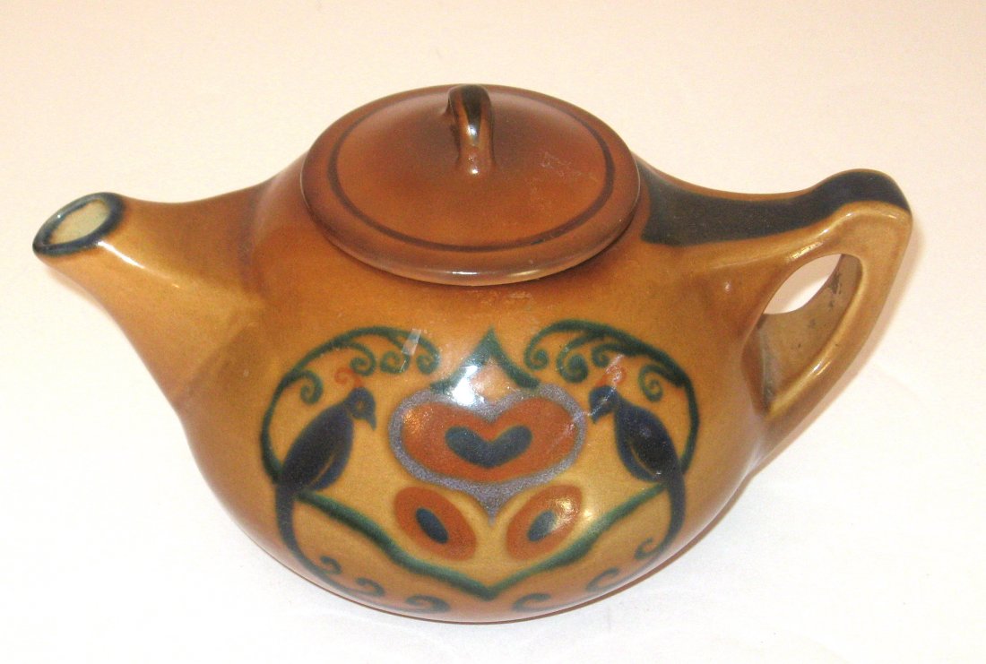 North Dakota School of Mines pottery teapot. (1 of 4)