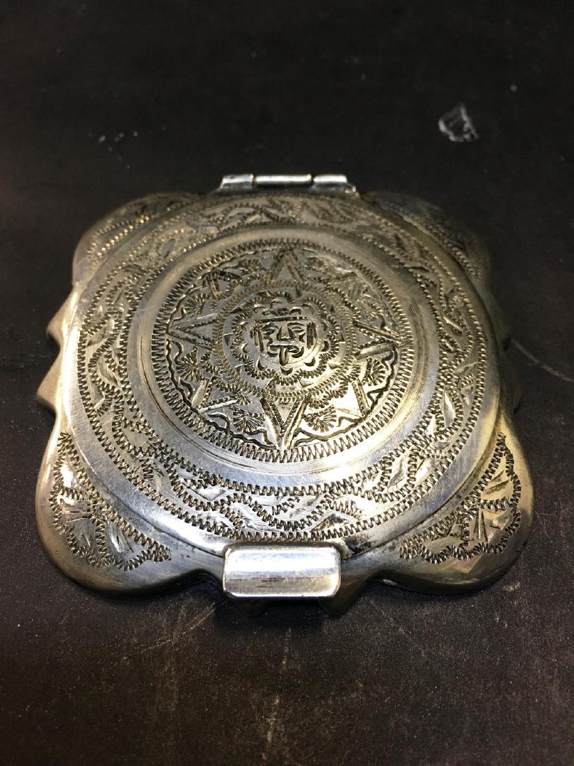 SILVER MAKEUP COMPACT: 2.75"
