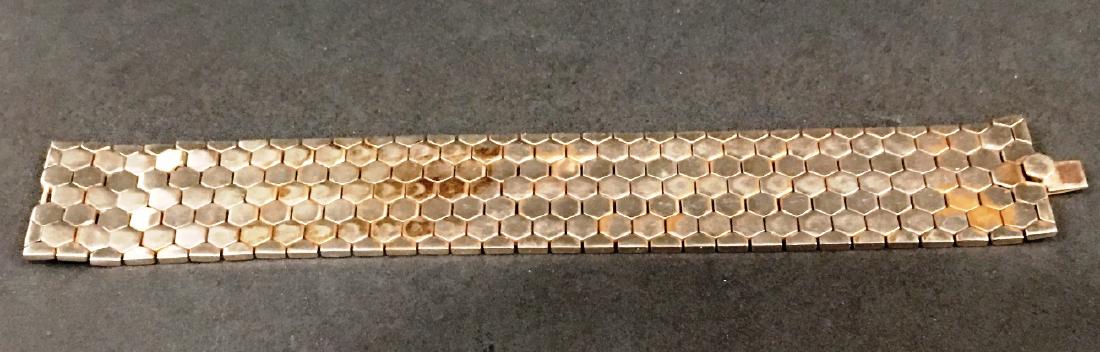 SILVER BRACELET: MARK ON CLASP, TRIFARI DES. PAT. 143349. NET WEIGHT: 70G. 7" LONG